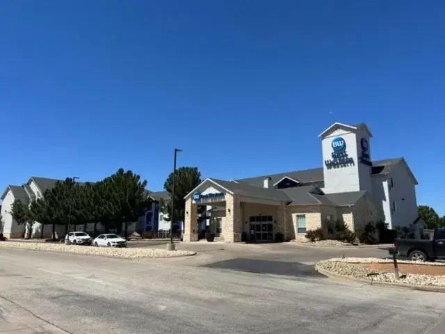 Property Building in Best Western Lubbock West Inn & Suites