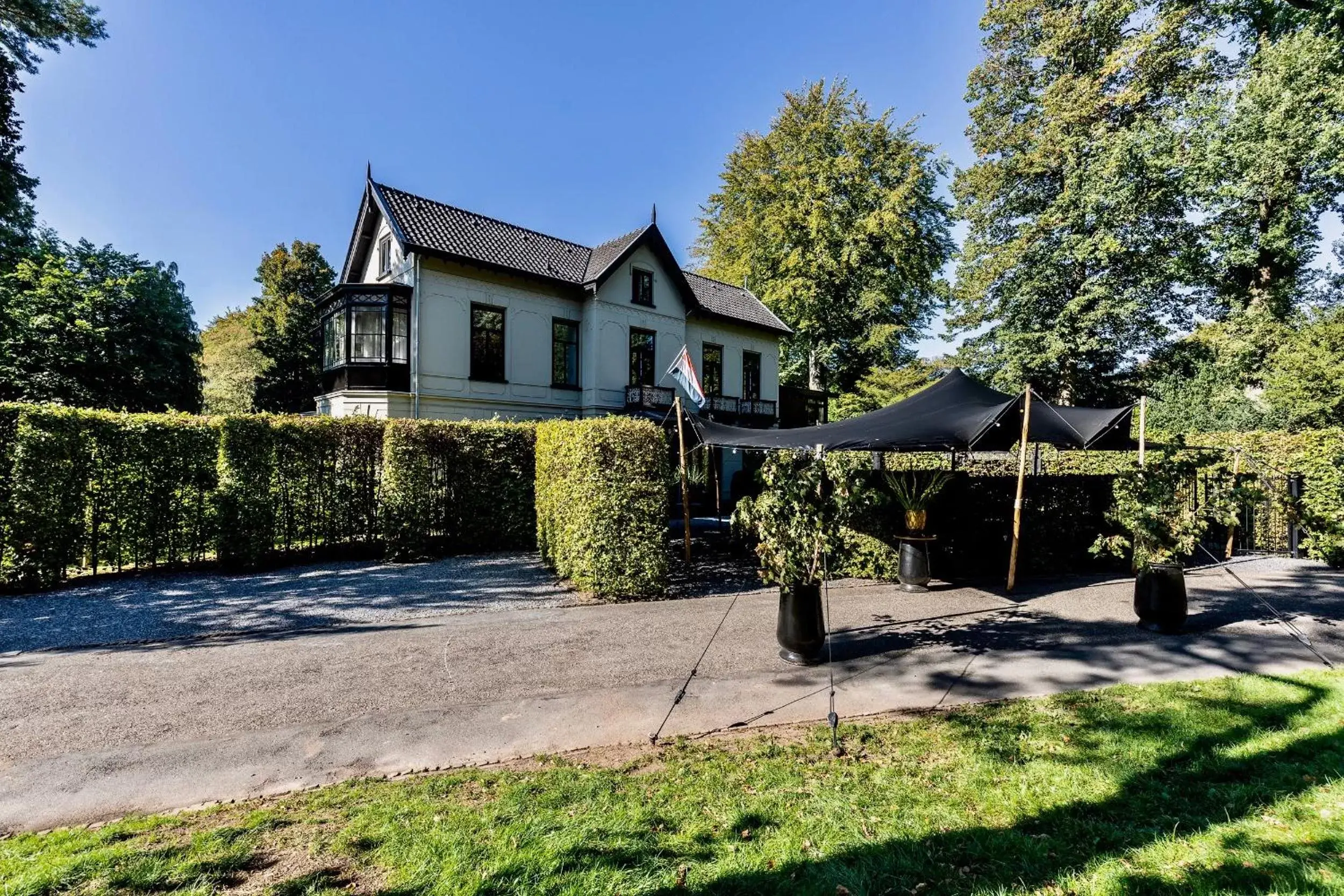 Garden, Property Building in Hotel Villa Trompenberg