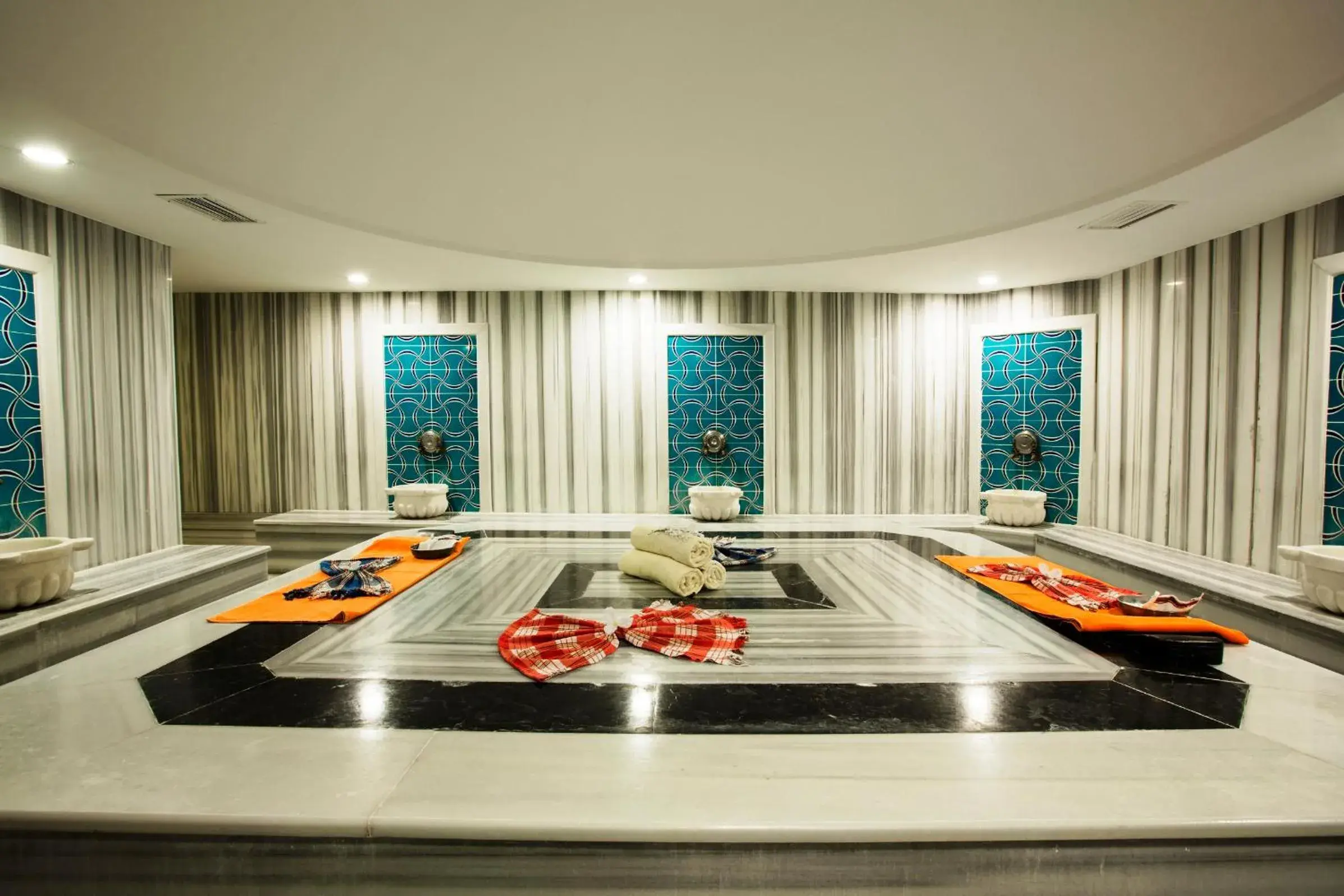 Public Bath, Business Area/Conference Room in Ramada Resort Side