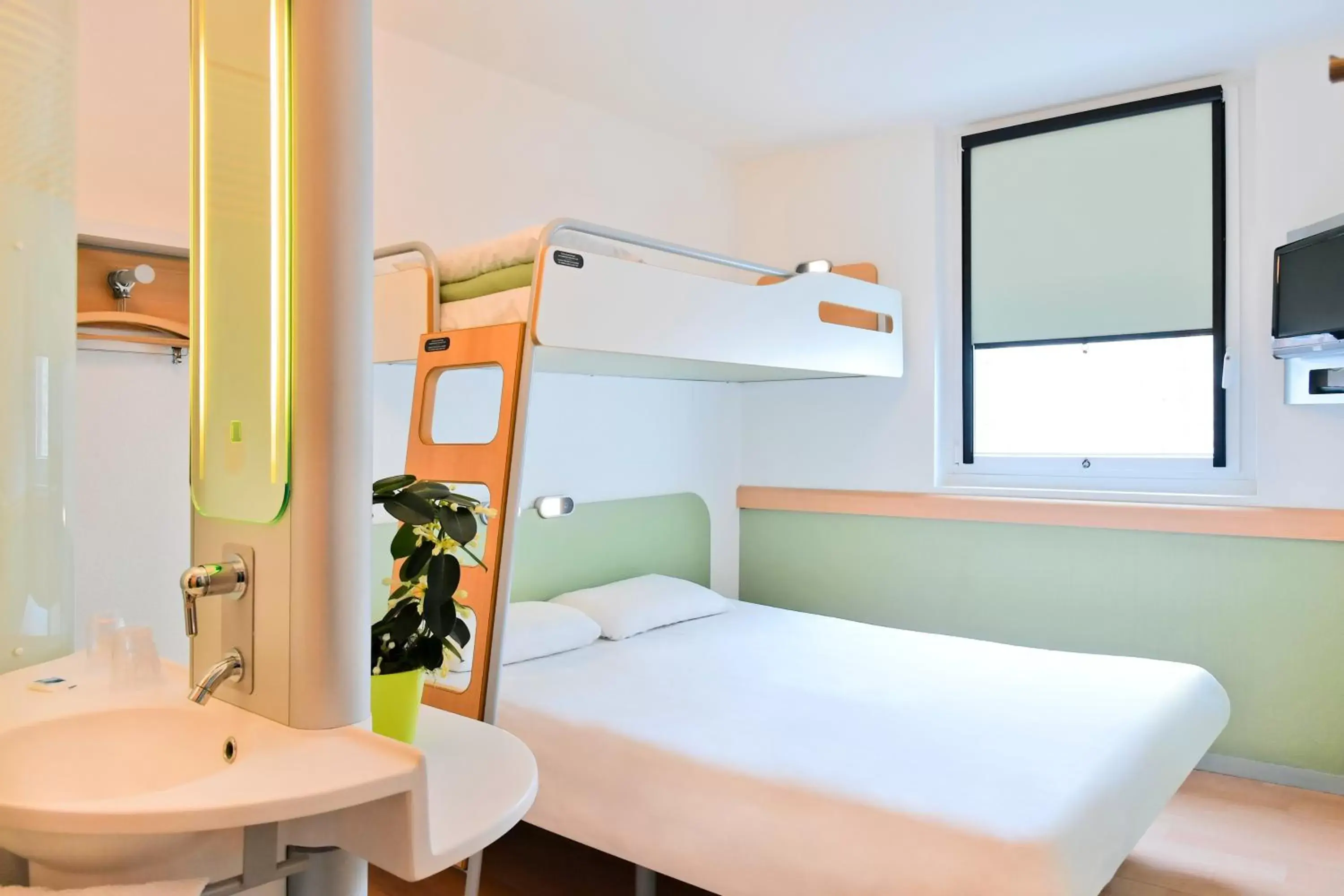 bunk bed in ibis budget Nimes Centre Gare