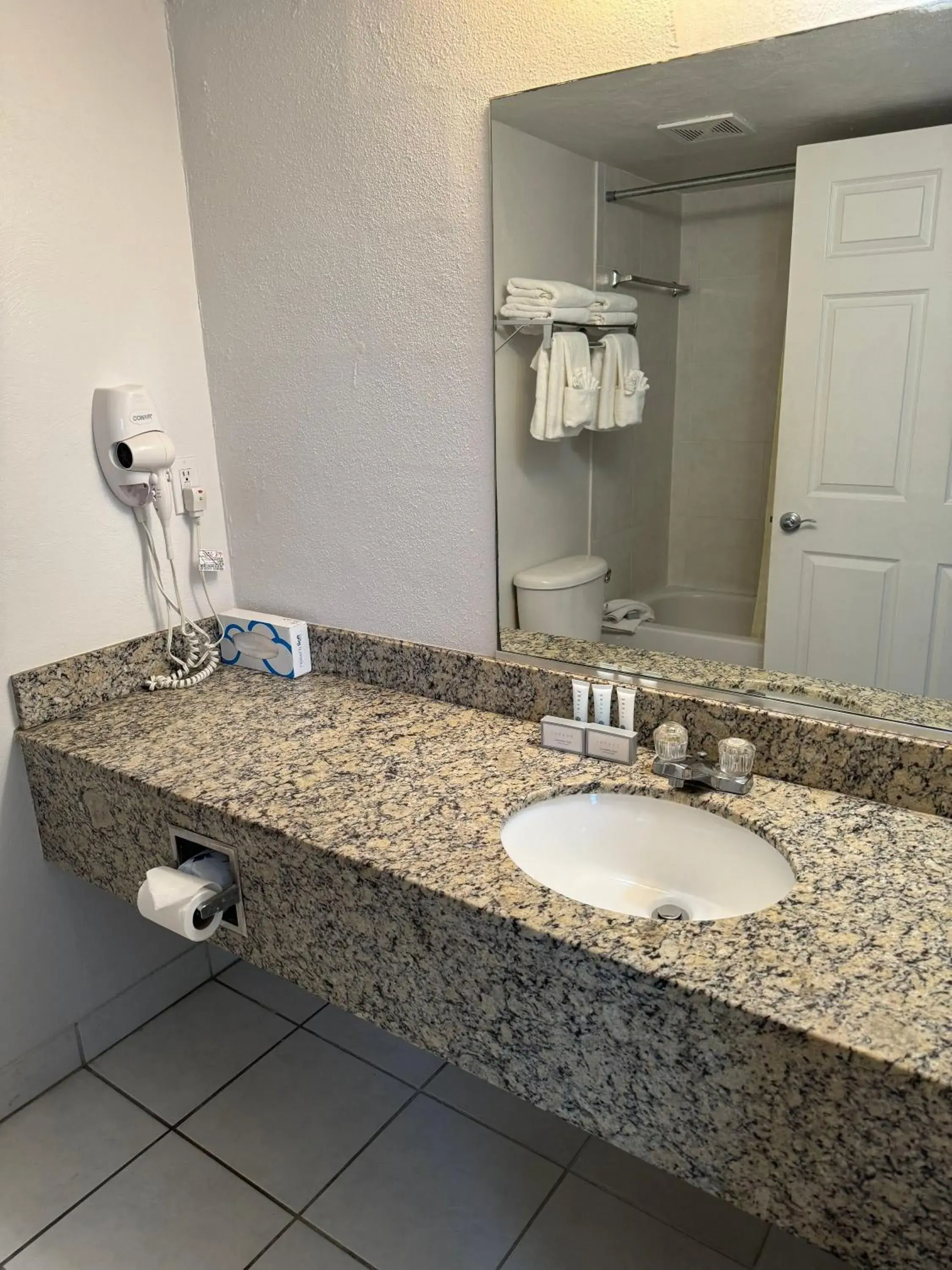 Bathroom in Emerald Shores Hotel - Daytona Beach