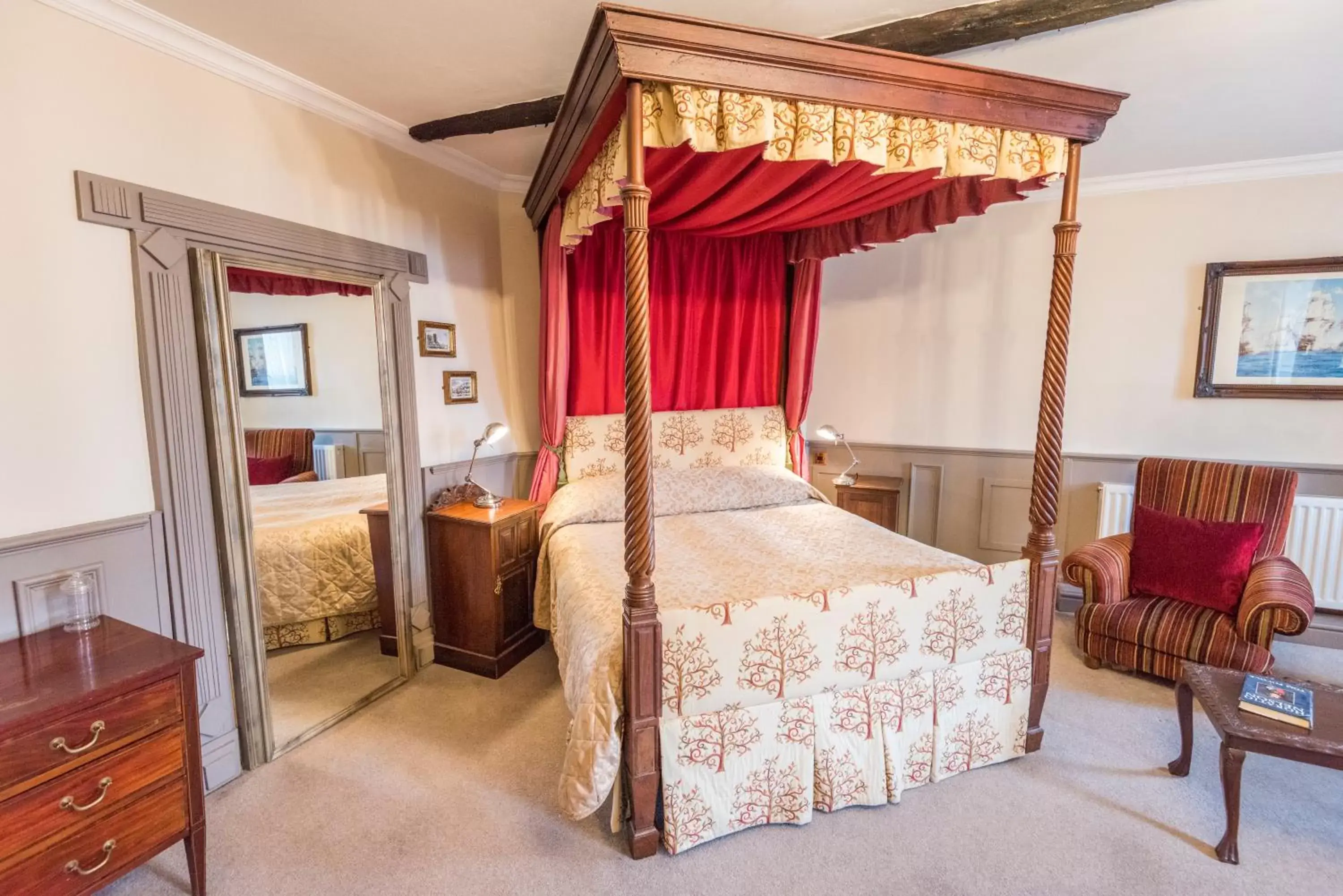 Bed in The Castle Hotel