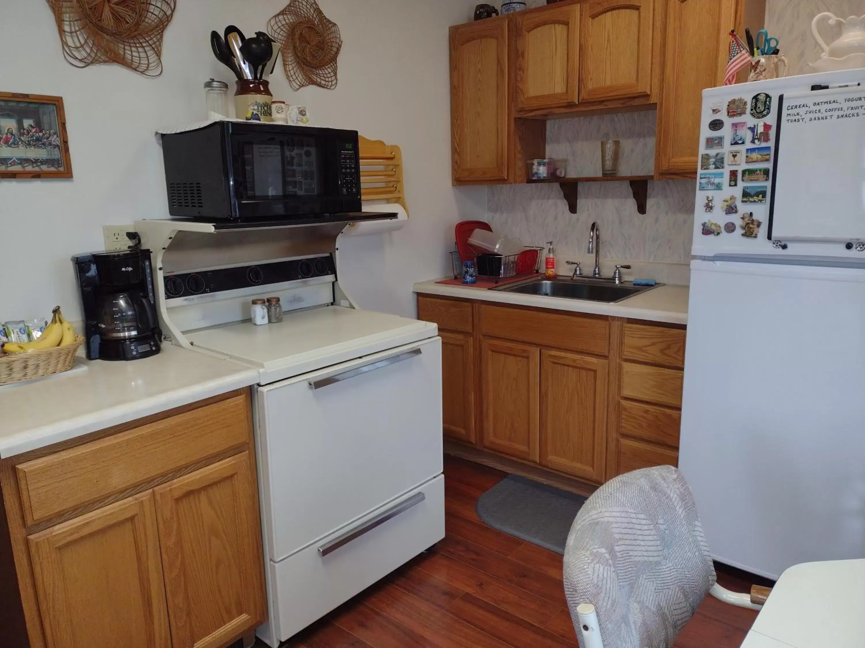 Kitchen/Kitchenette in Quiet full-size bed close to town 420 friendly