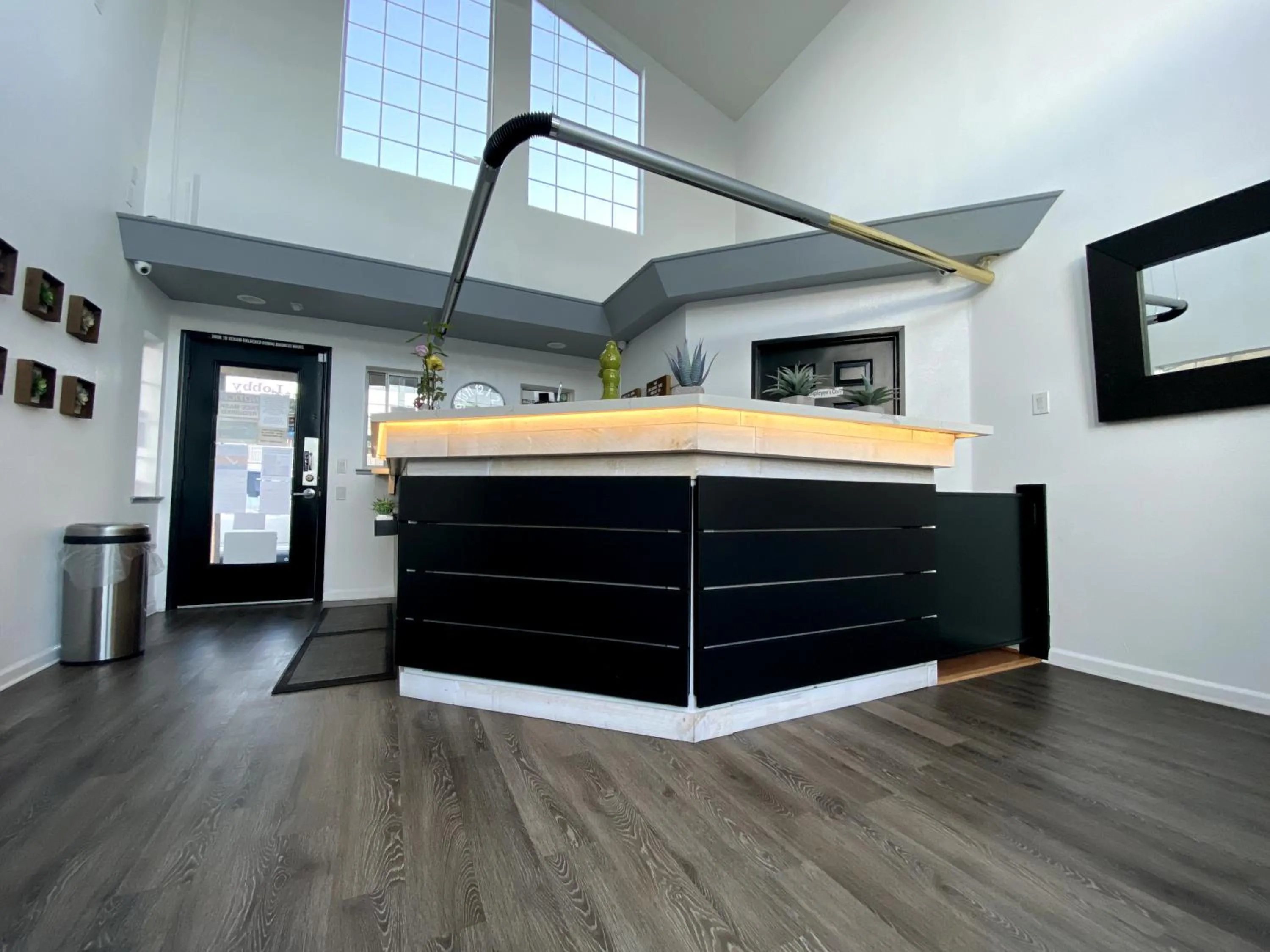 Lobby or reception in BridgePoint Inn Daly City