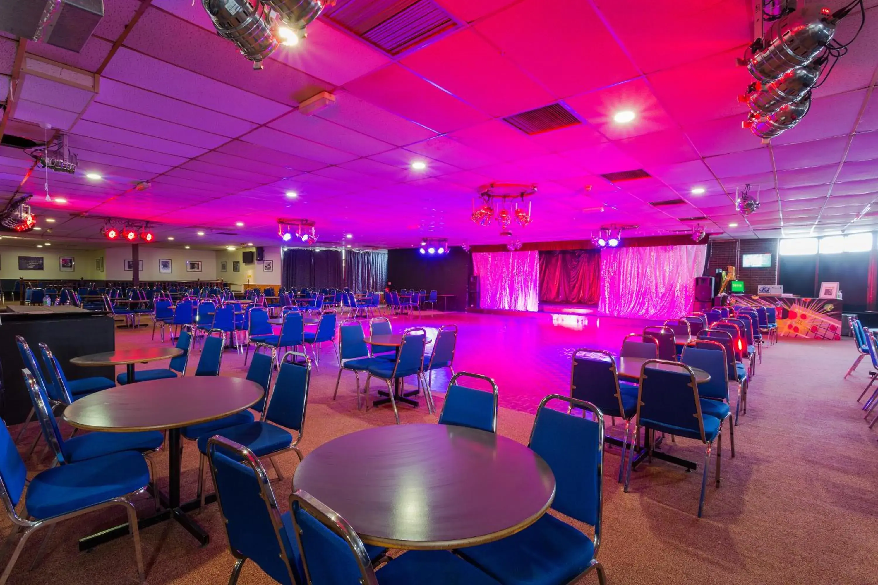 Banquet/Function facilities, Restaurant/Places to Eat in The Grand Burstin Hotel