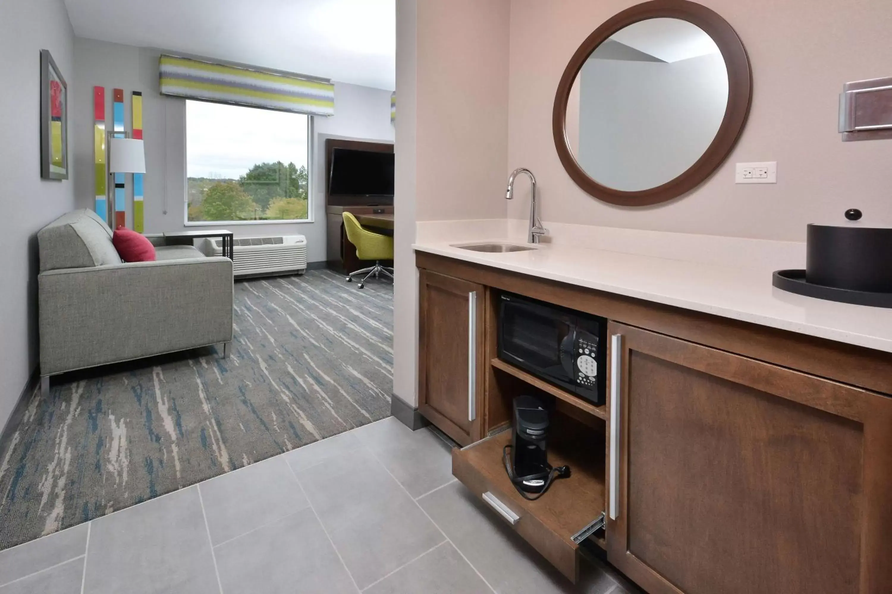 Living room, Bathroom in Hampton Inn & Suites Charlotte North I 485