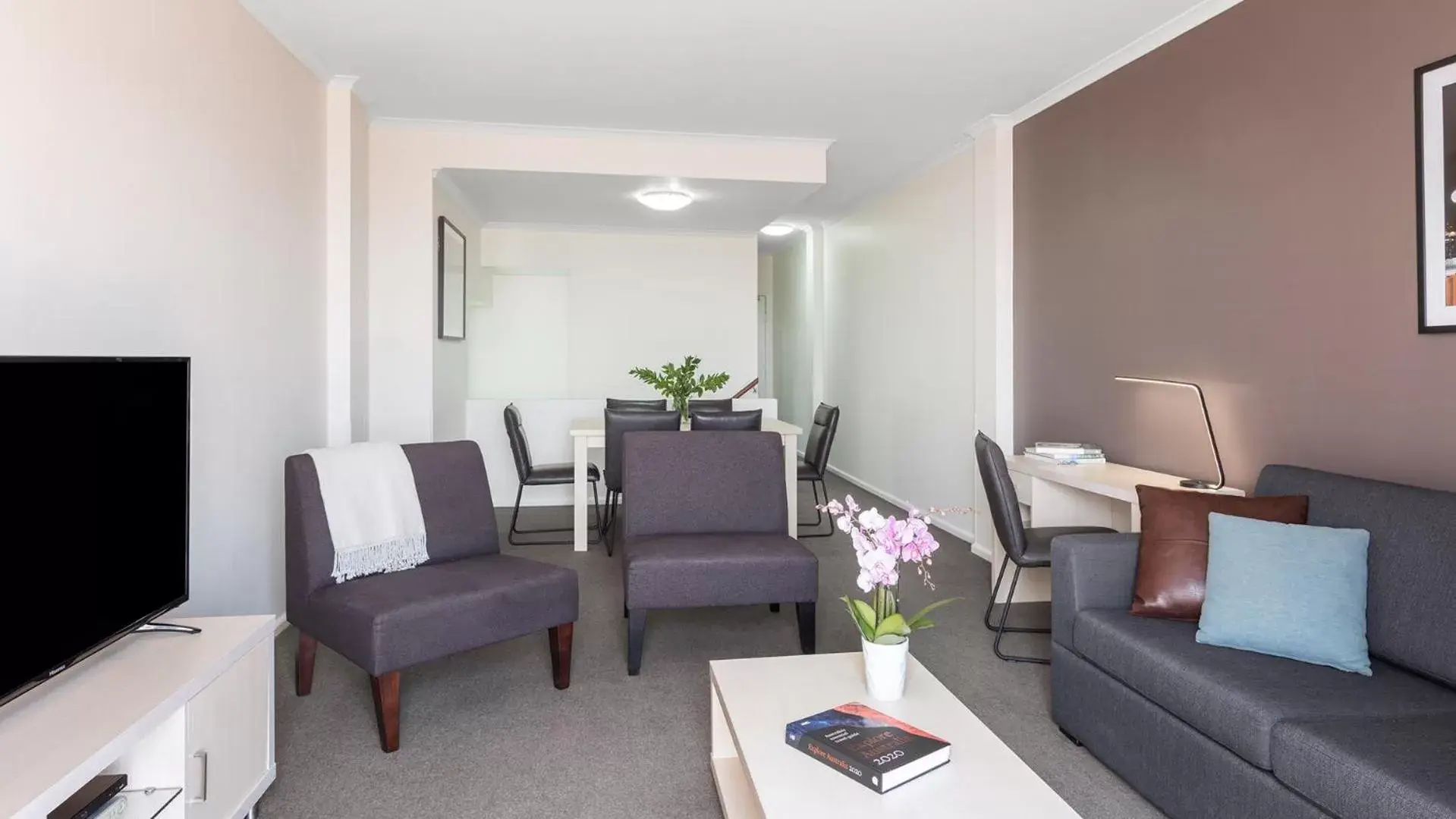 TV and multimedia, Seating Area in Oaks Sydney Goldsbrough Suites