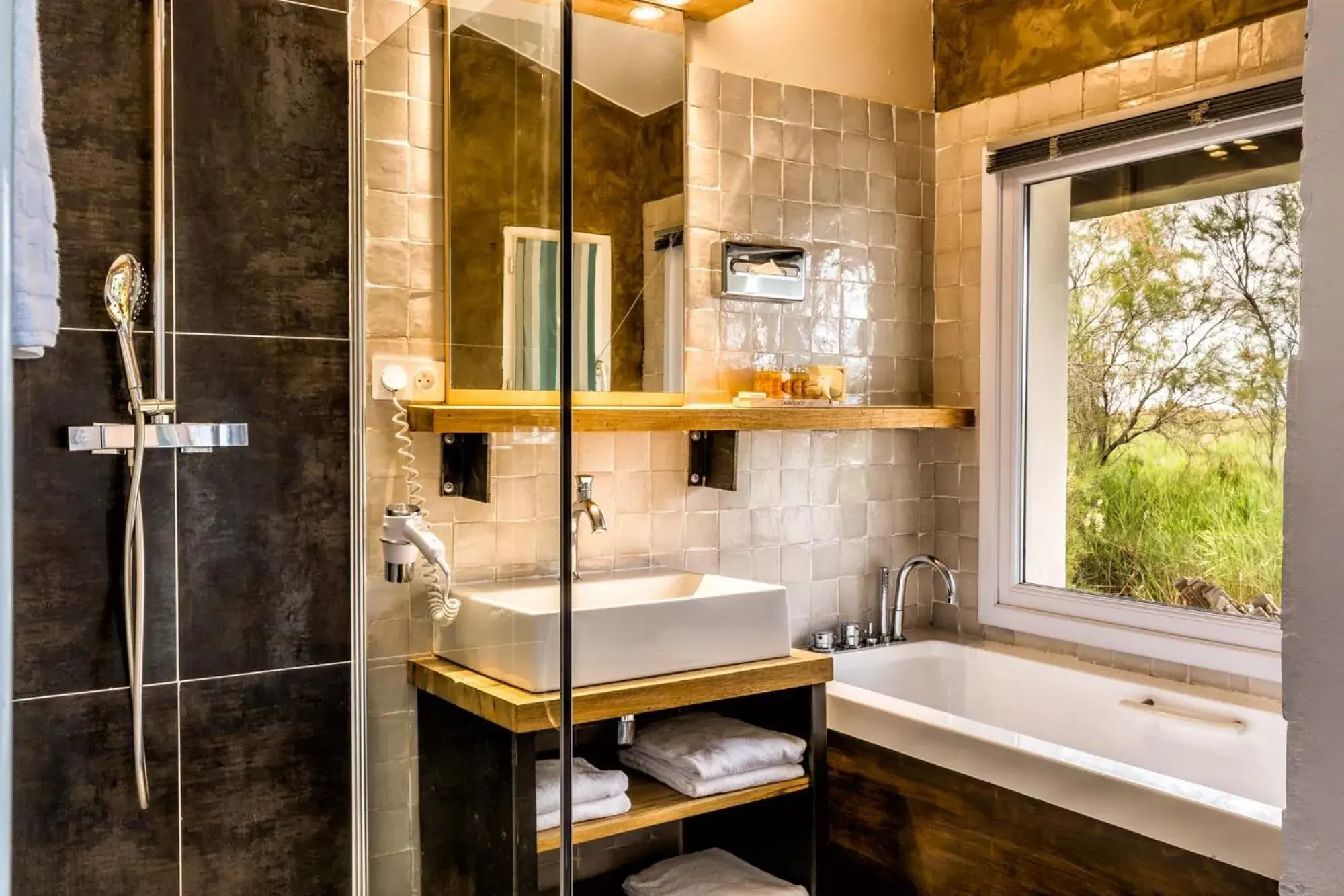 Shower, Bathroom in Auberge Cavaliere du Pont des Bannes