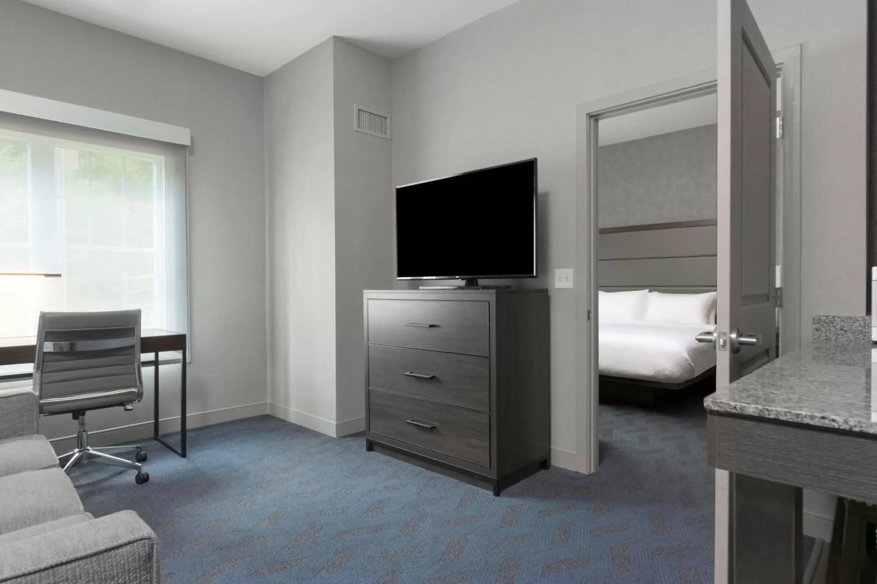 Bedroom, TV/Entertainment Center in Residence Inn by Marriott Orangeburg