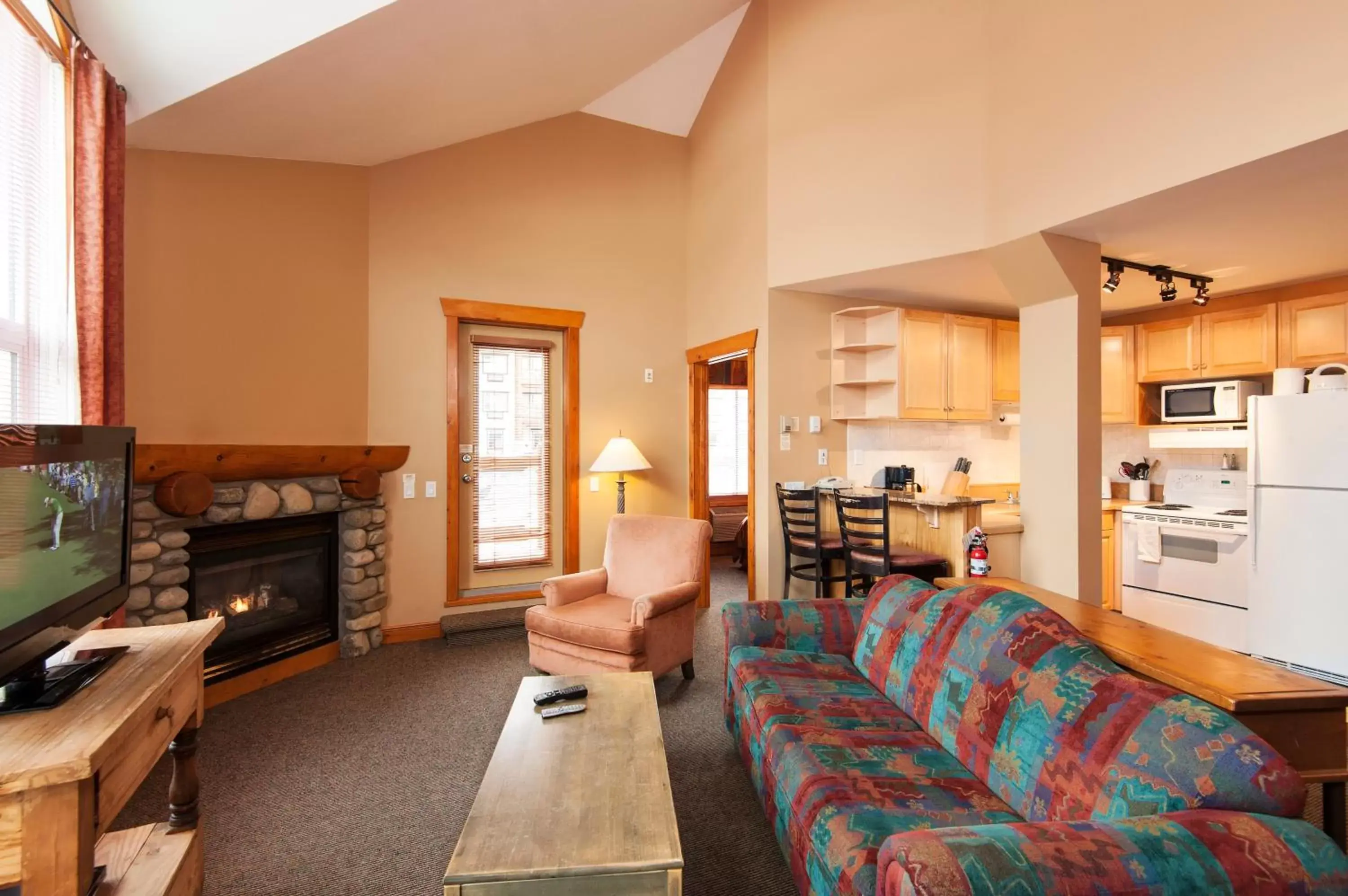 Living room, Seating Area in Lizard Creek Lodge