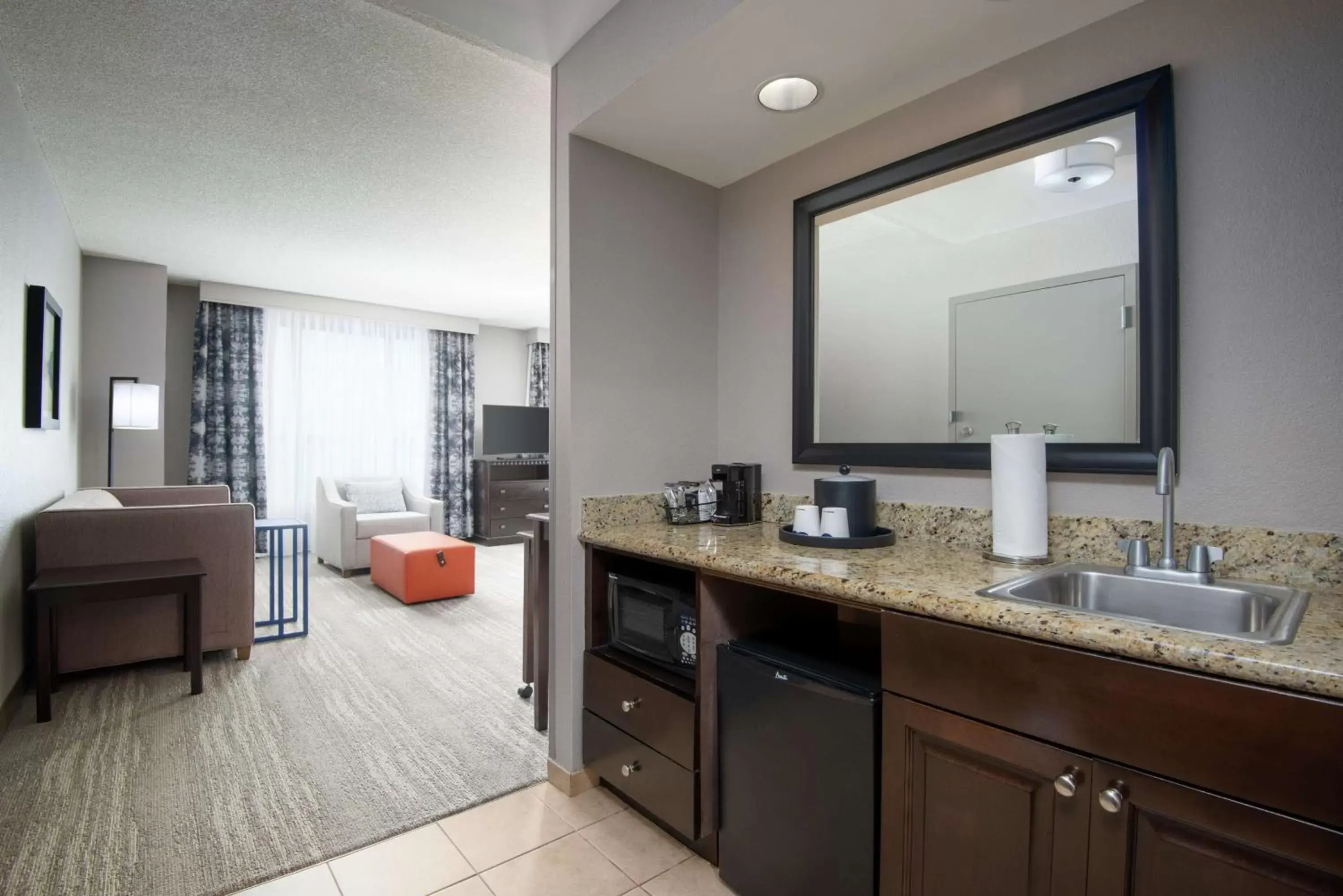 Bedroom, Bathroom in Hampton Inn & Suites National Harbor/Alexandria Area