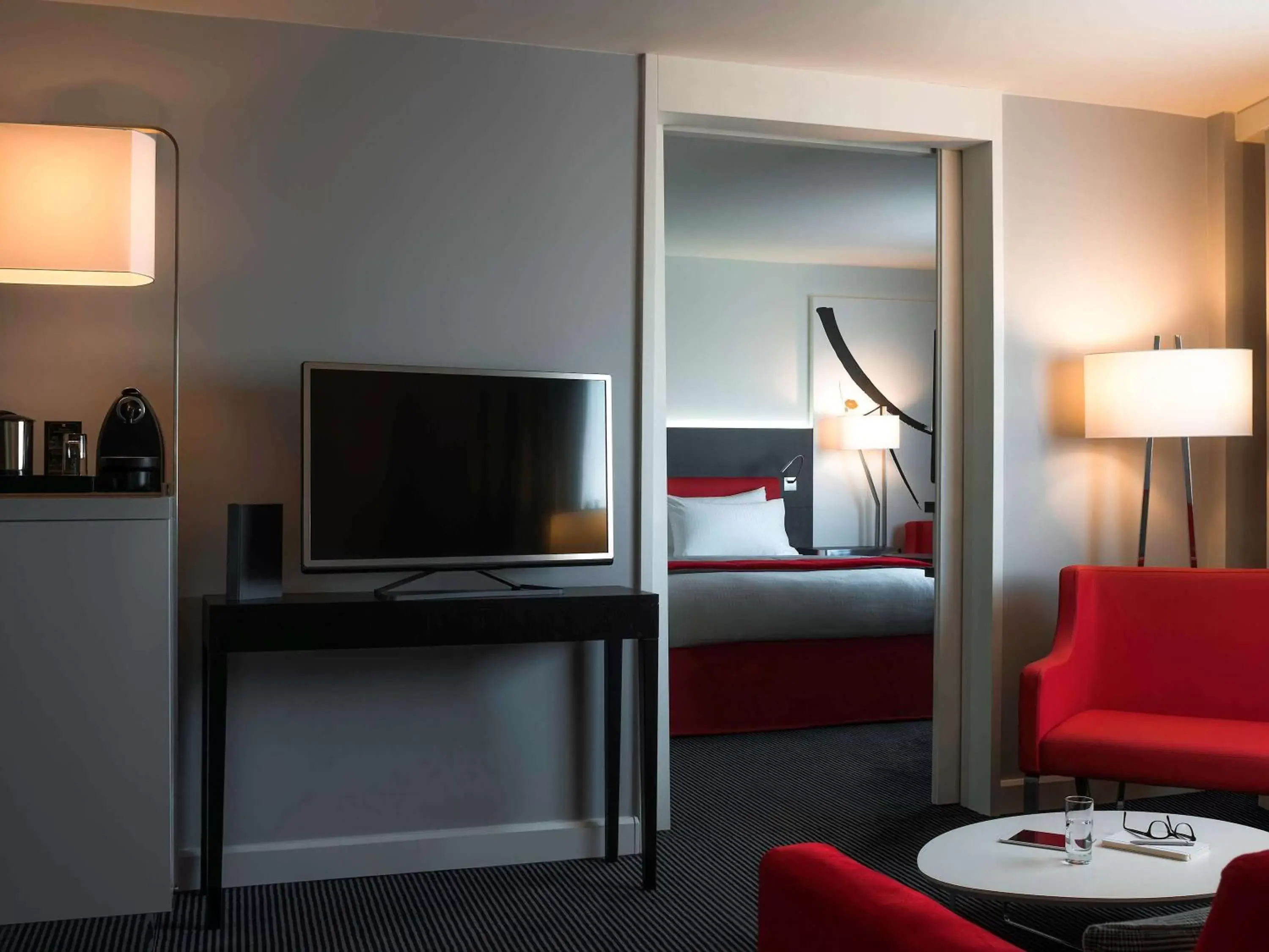 Photo of the whole room, TV/Entertainment Center in Mercure Paris CDG Airport & Convention