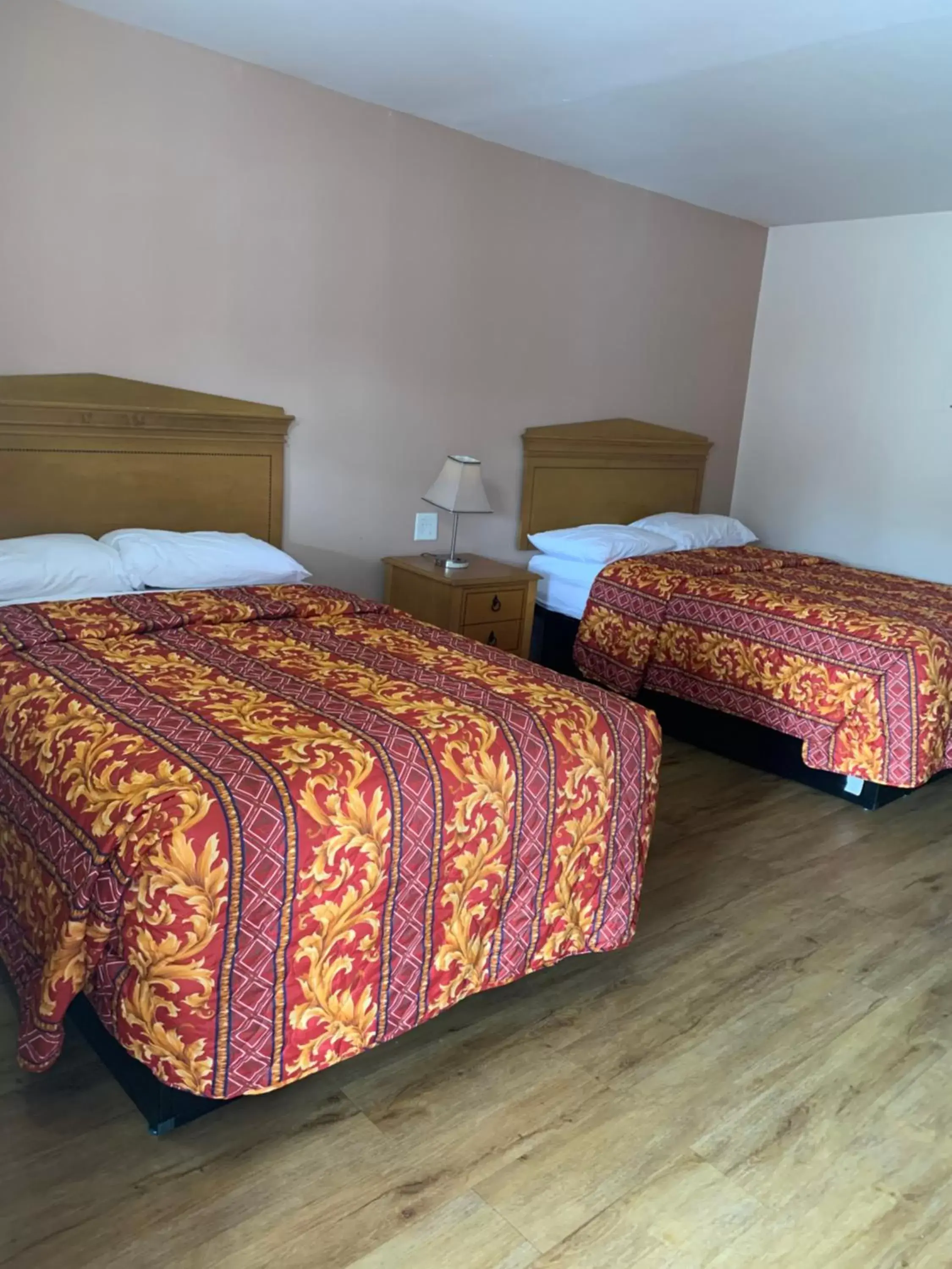Double Room with Two Double Beds - Smoking in Towne Inn Double Room with Two Double Beds - Smoking in Towne Inn