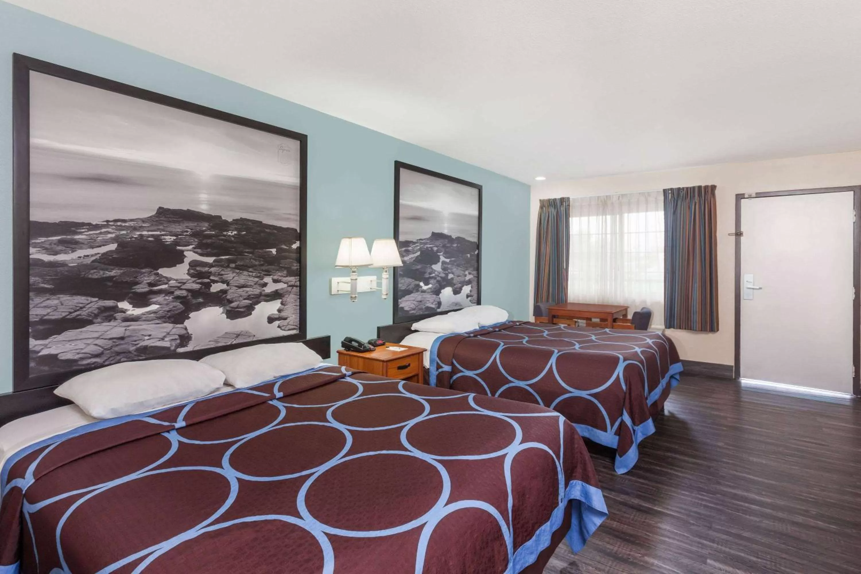 Photo of the whole room, Bed in Super 8 by Wyndham El Cajon San Diego
