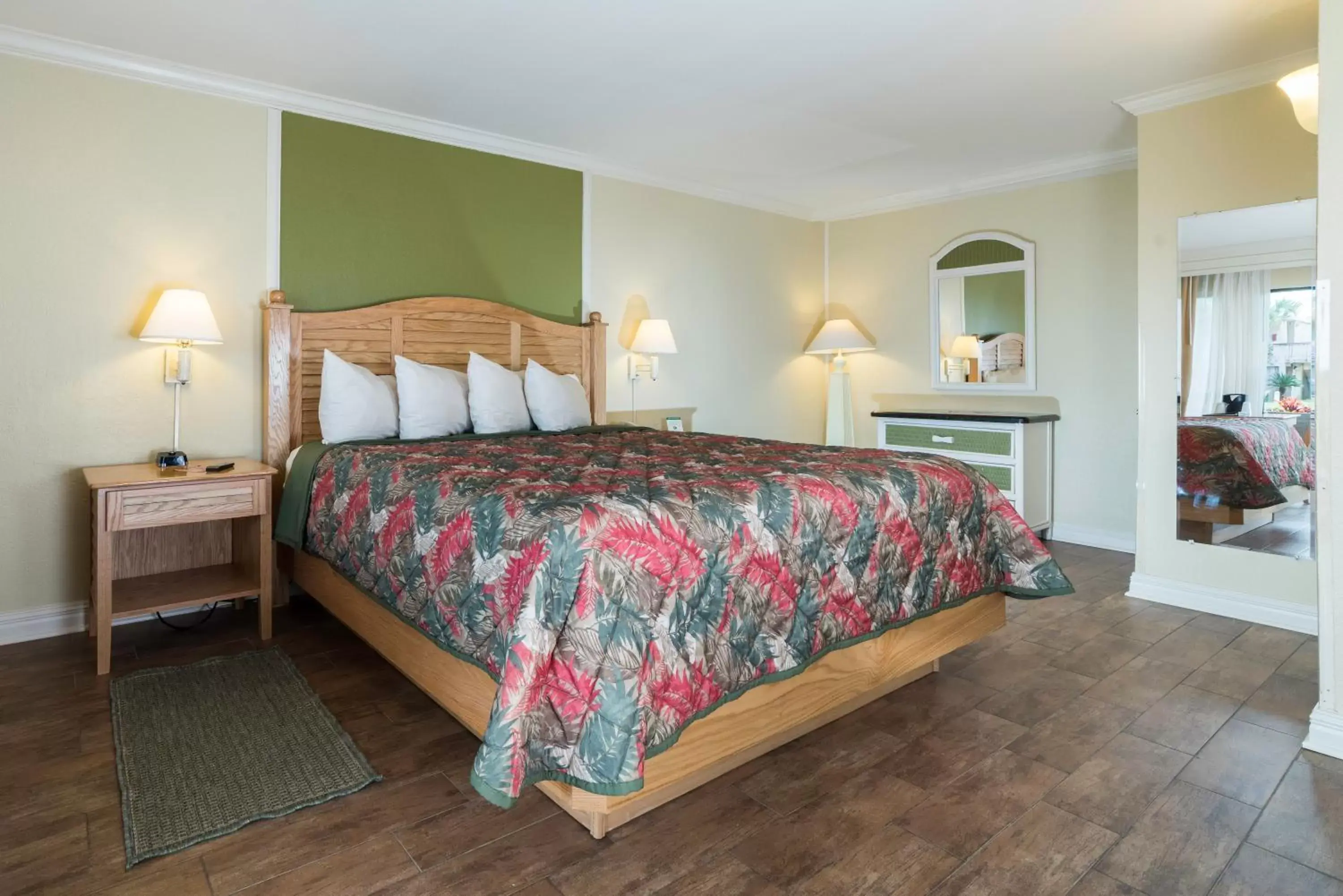Bedroom, Bed in Isla Grand Beach Resort