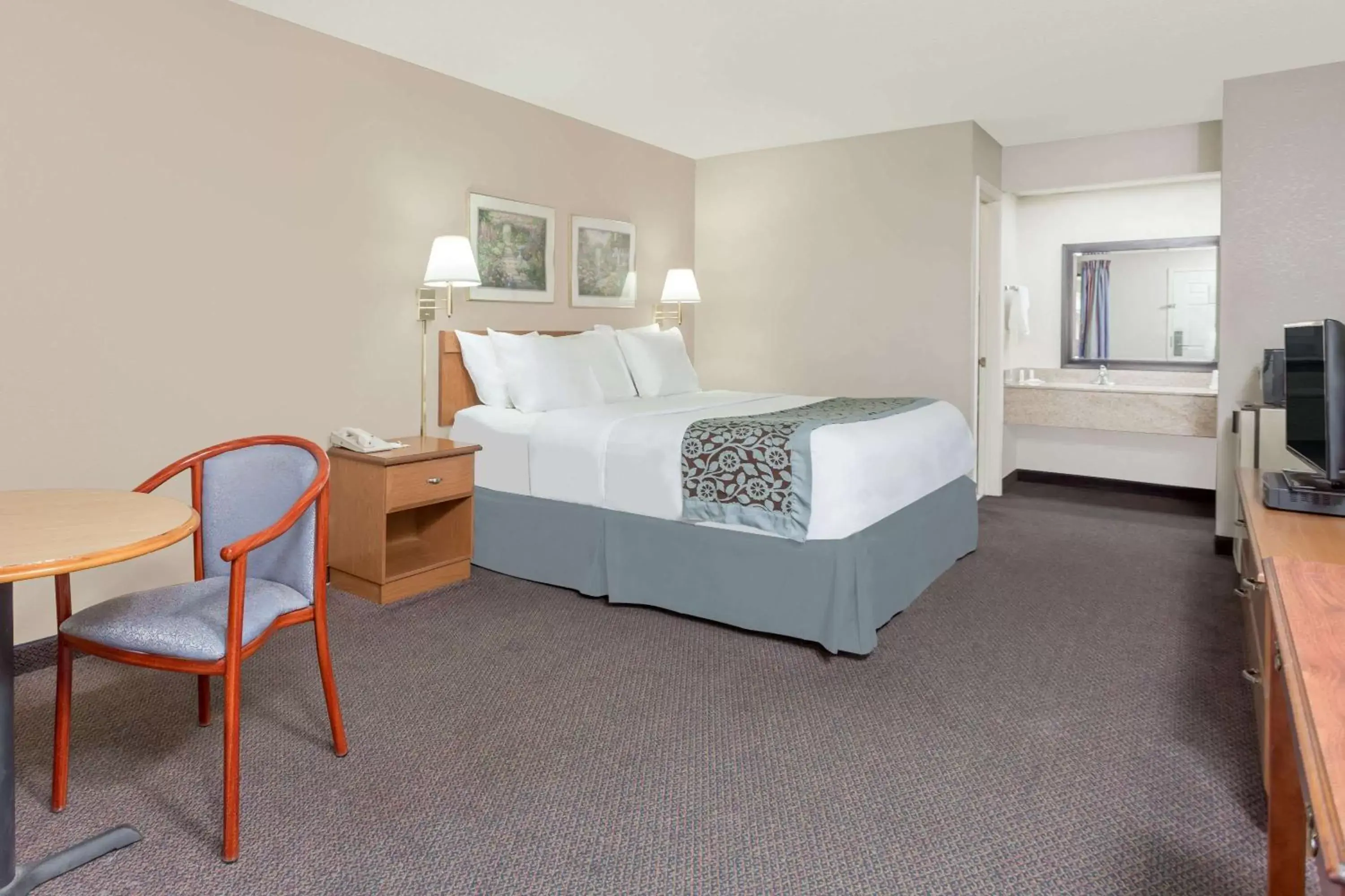 Photo of the whole room, Bed in Days Inn by Wyndham Elberton