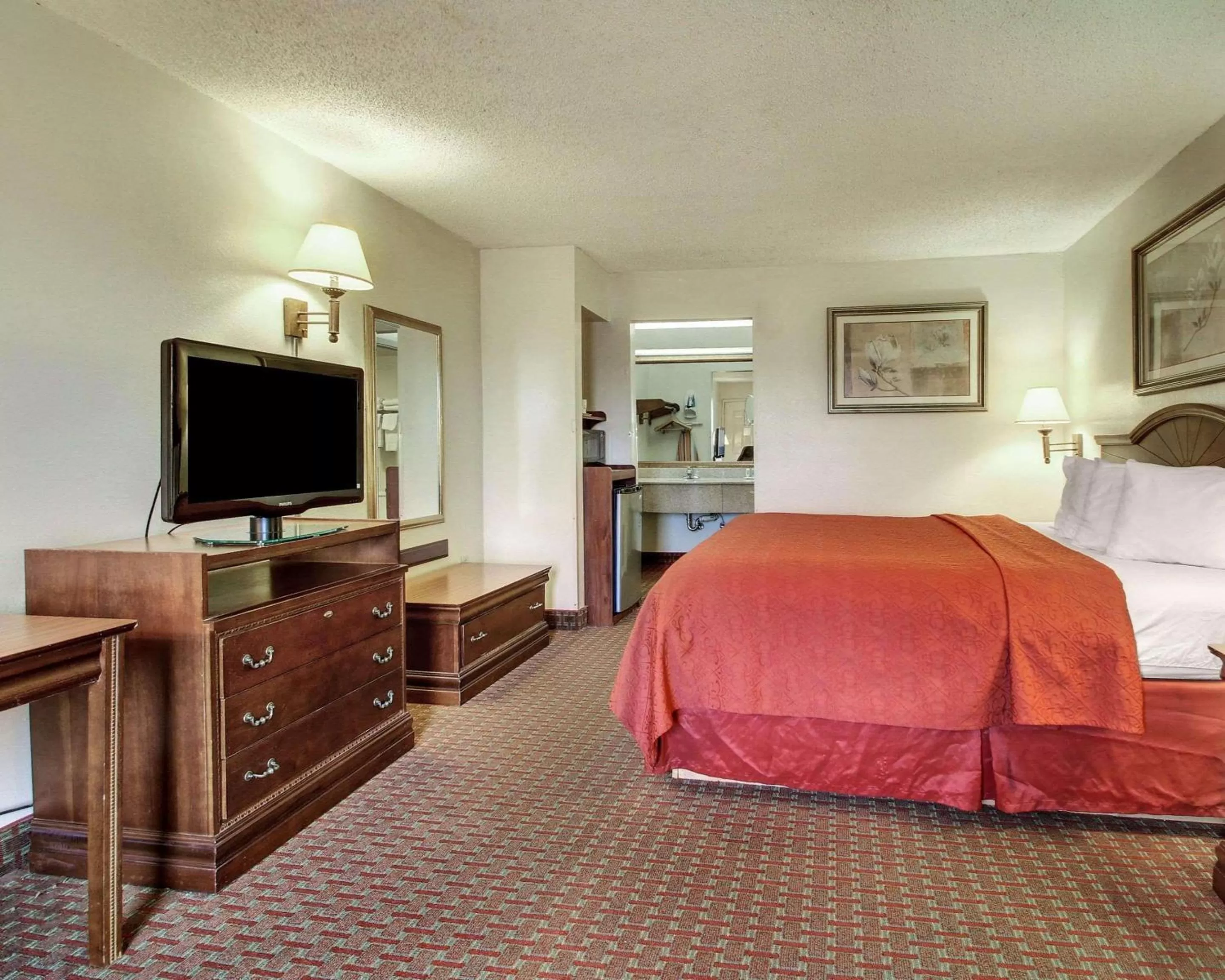 Photo of the whole room, Bed in Quality Inn & Suites Clinton - Jackson West