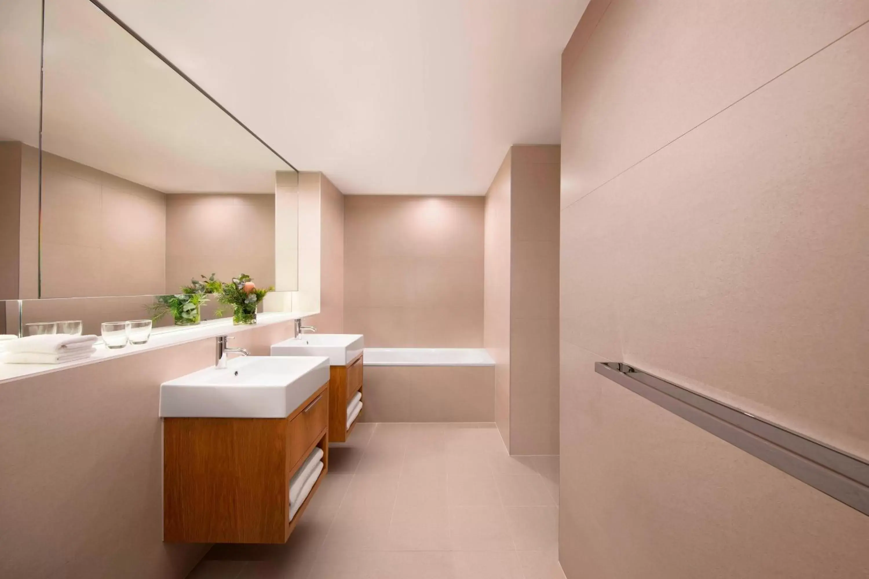Bathroom in Four Points by Sheraton Sydney, Central Park