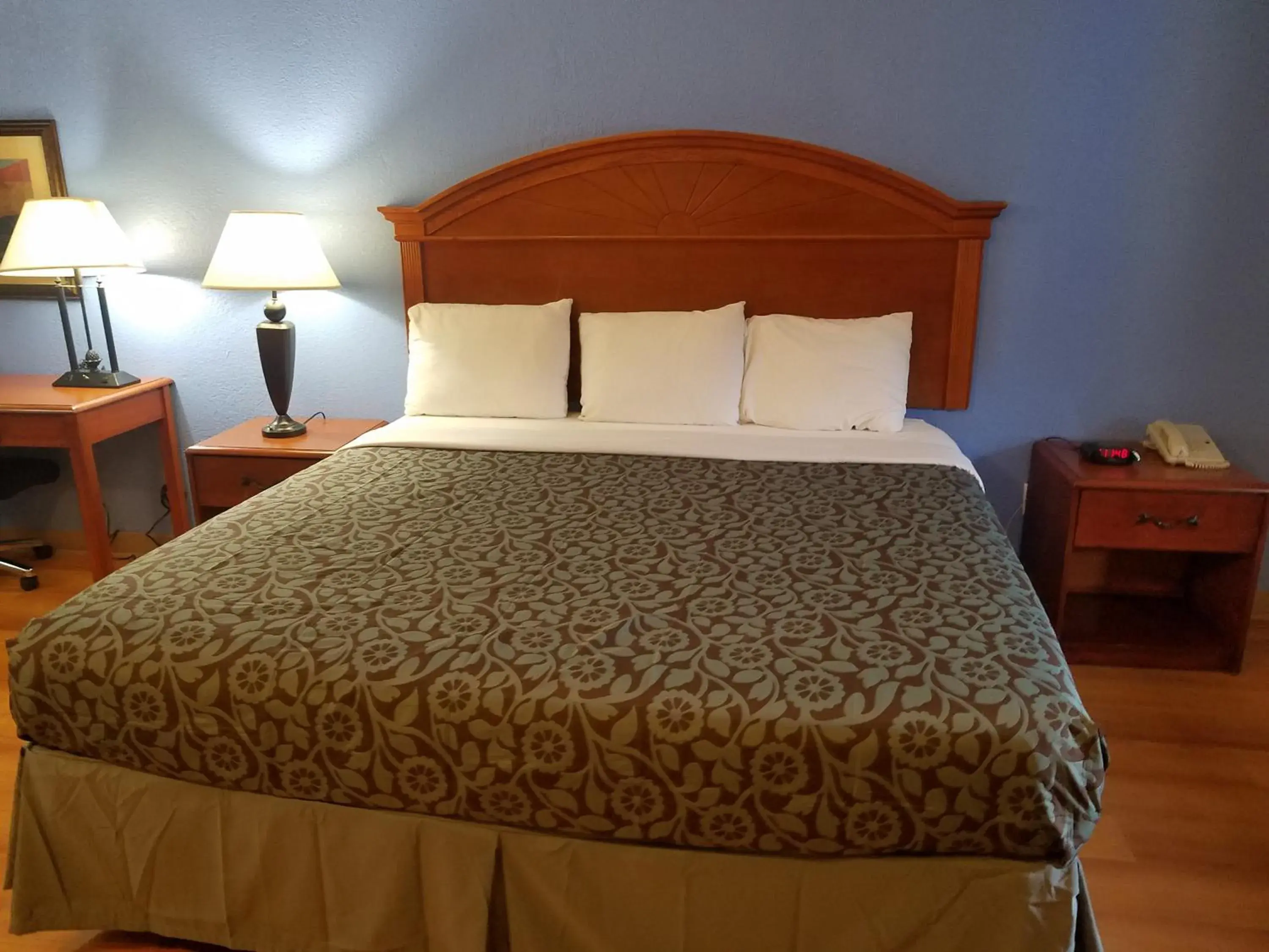 Bed in Days Inn by Wyndham Oklahoma City NW Expressway