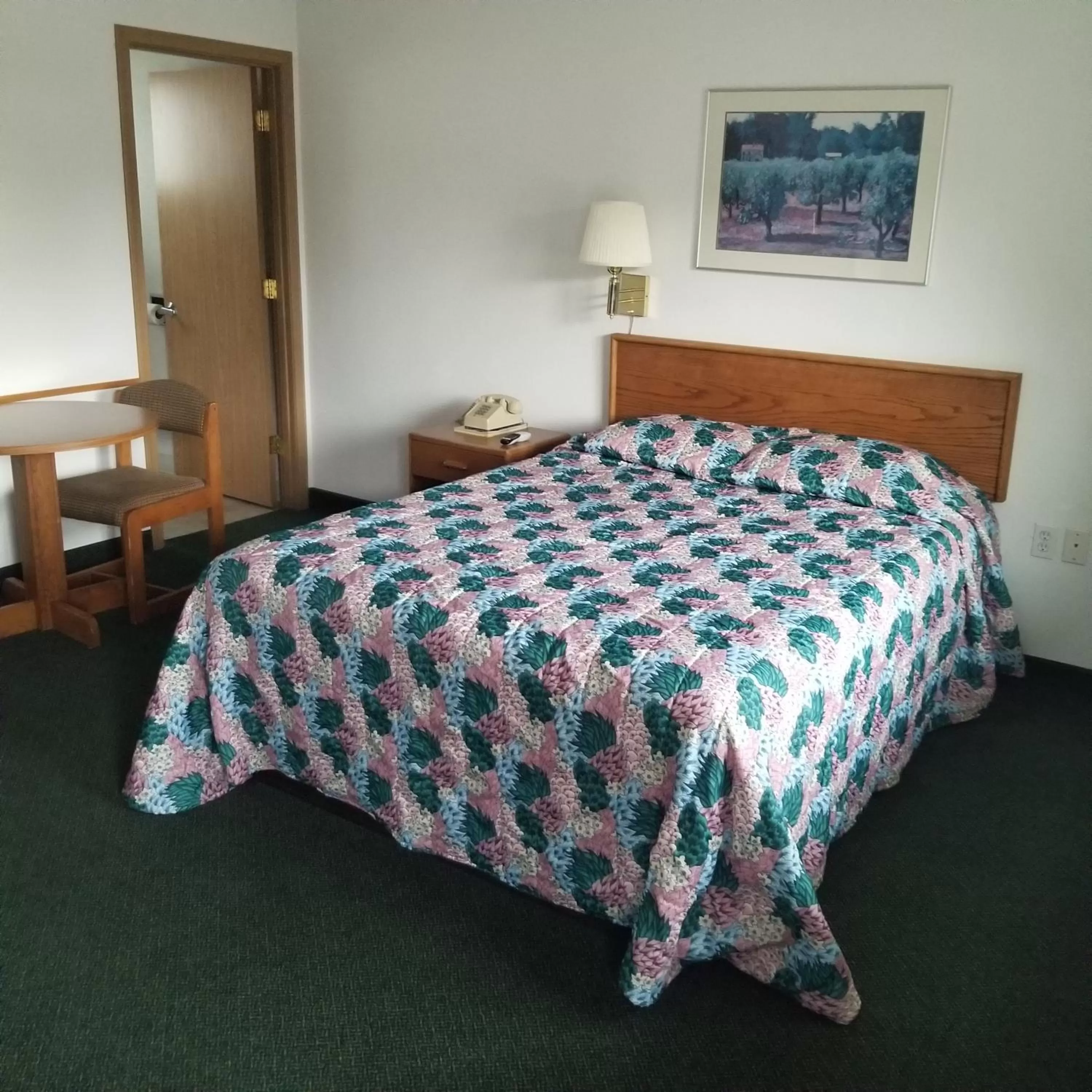 Bed in Budget 8 Motel