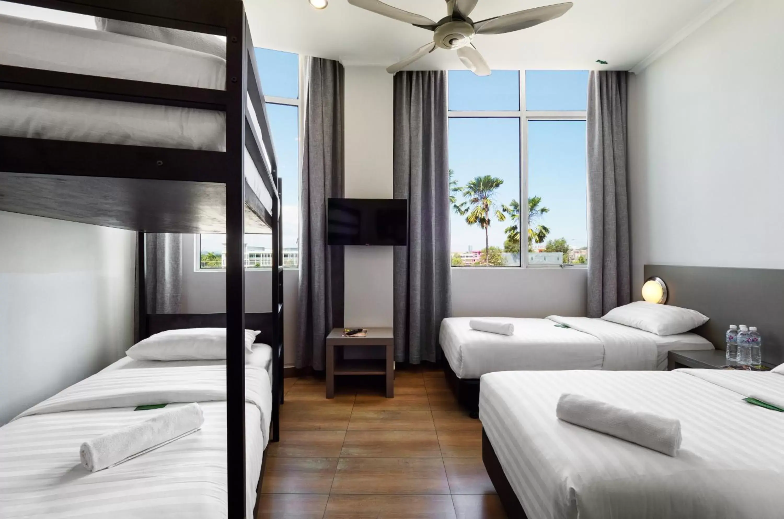 bunk bed, Bed in Tune Hotel - 1Borneo Kota Kinabalu bunk bed, Bed in Tune Hotel - 1Borneo Kota Kinabalu