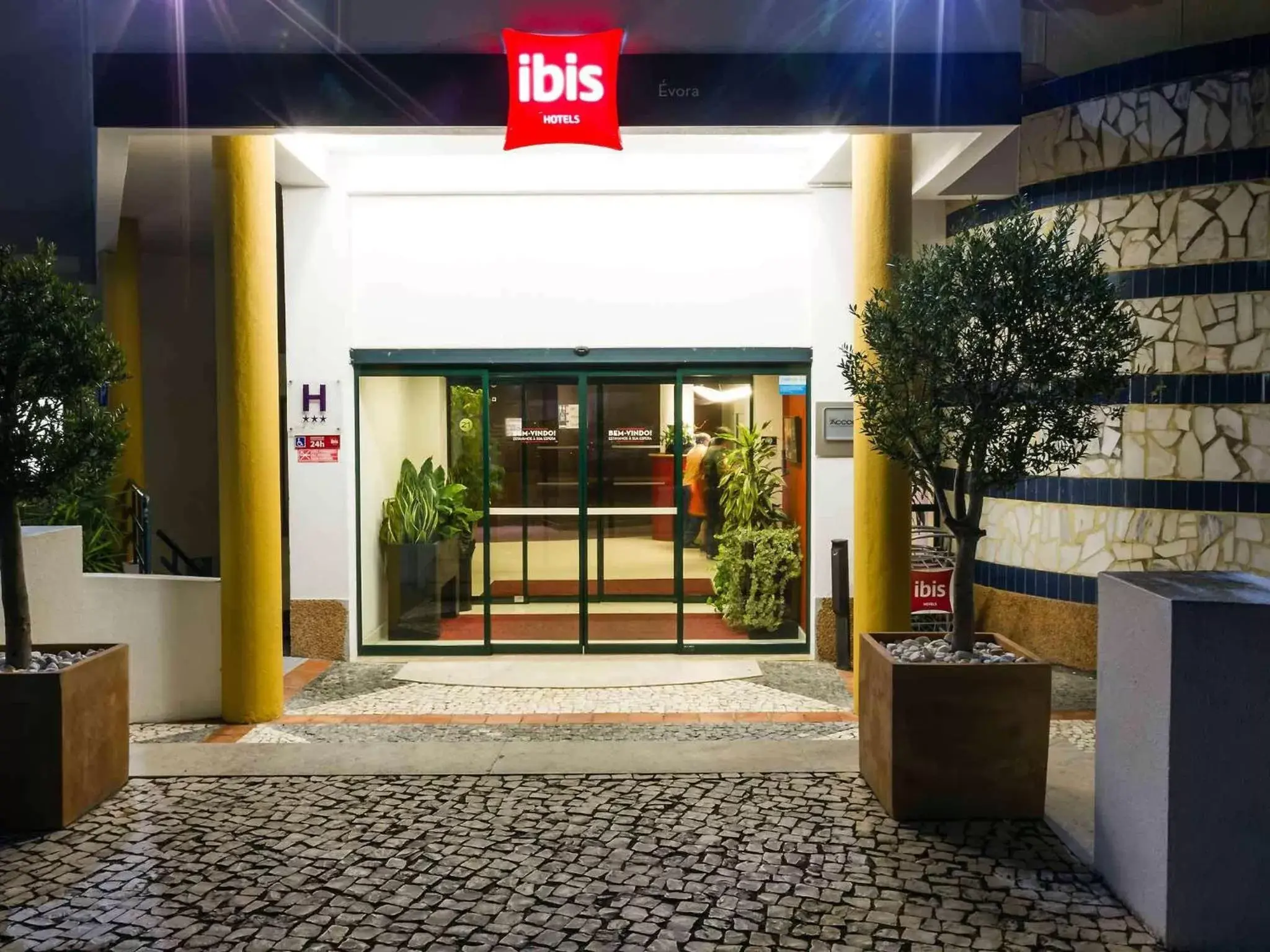 Property building in Hotel ibis Evora