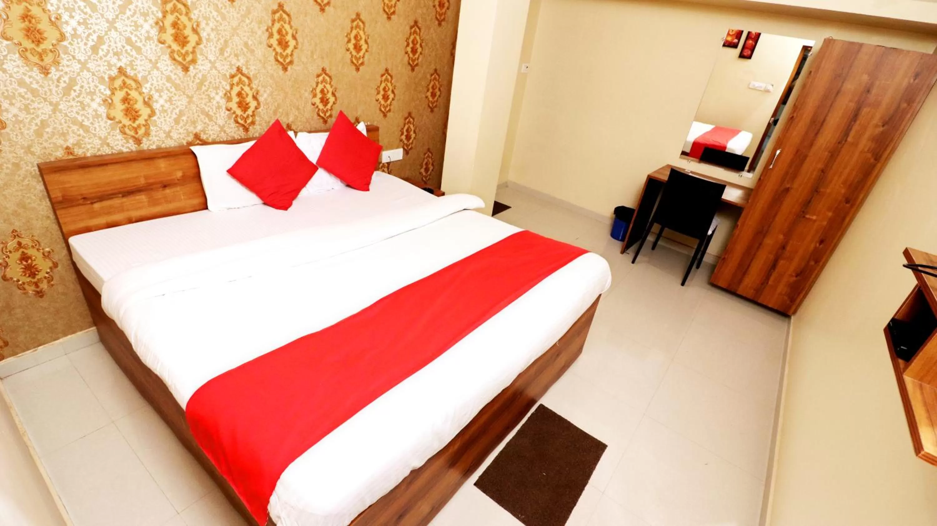 Bed in Hotel Neelkanth