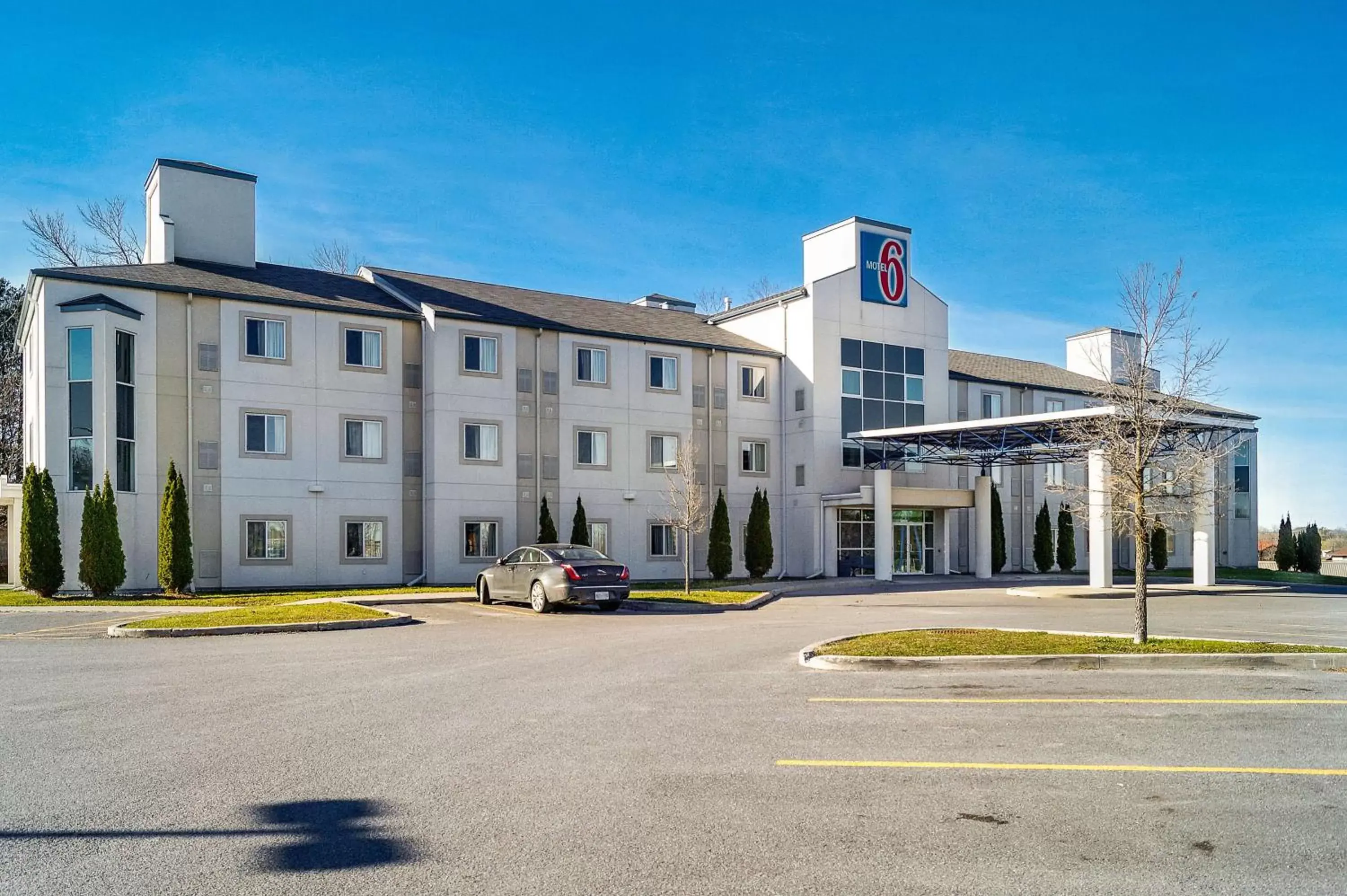 Property Building in Motel 6-Peterborough, ON