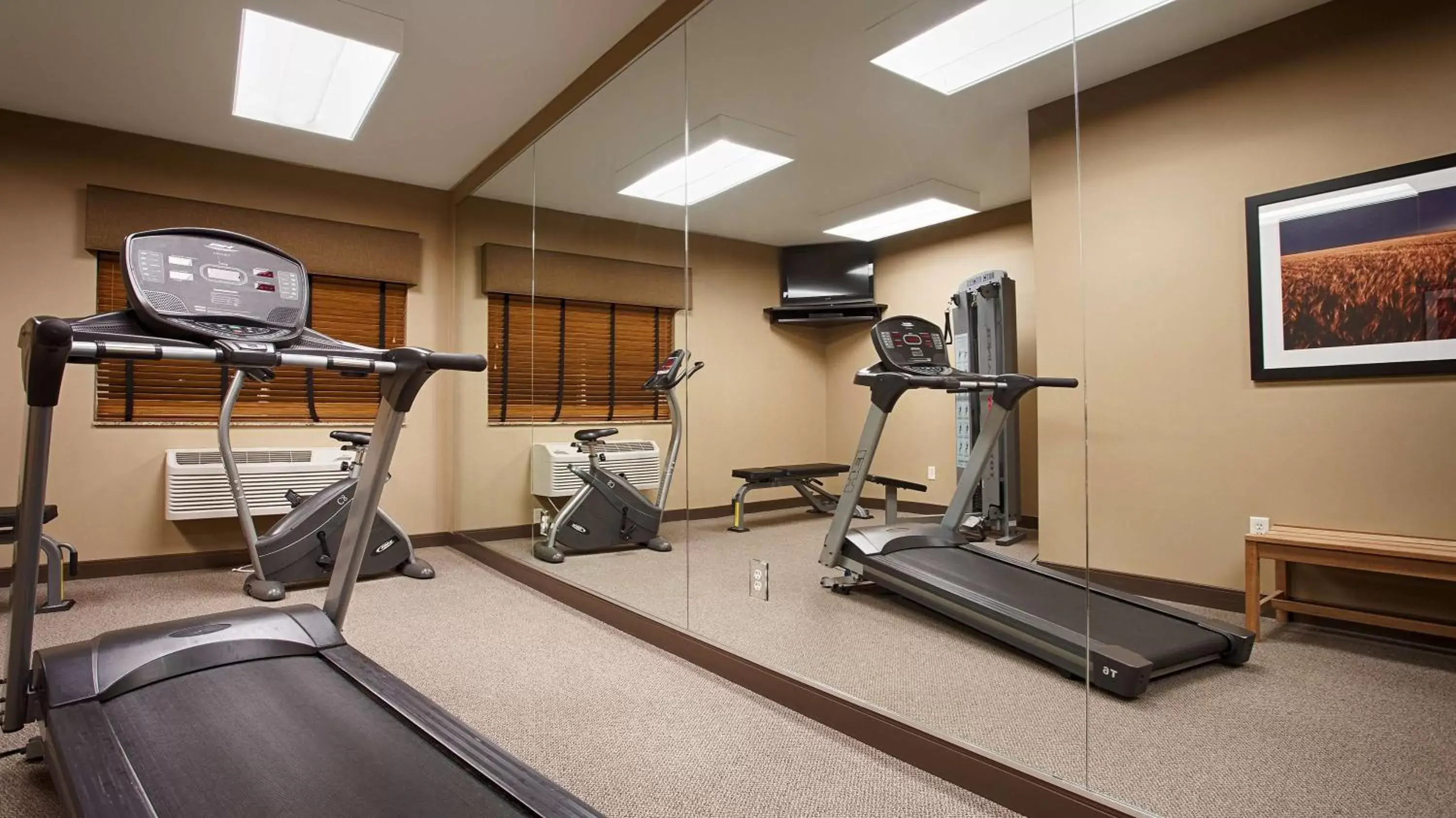 Fitness centre/facilities, Fitness Center/Facilities in Best Western Plus Night Watchman Inn & Suites