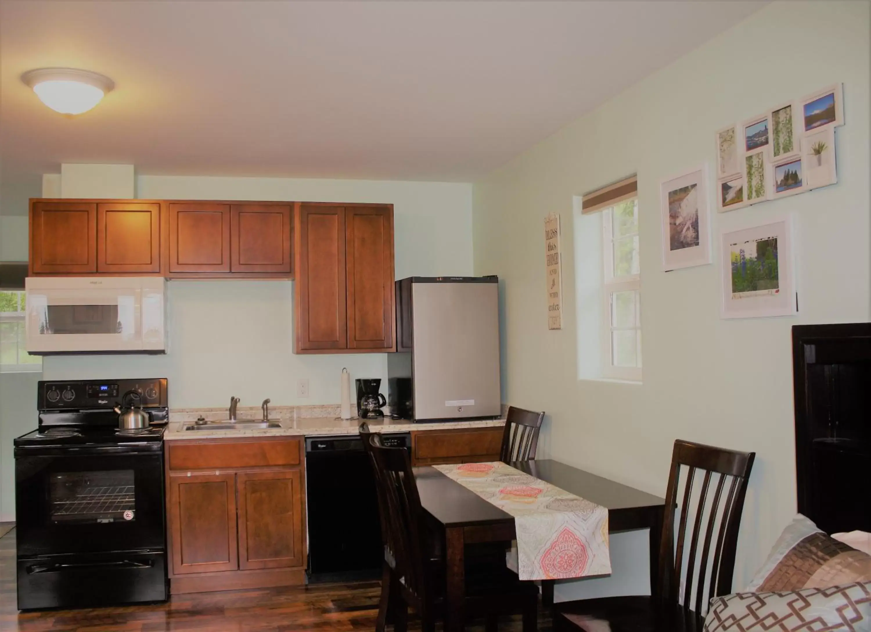 Kitchen/Kitchenette in Grace and Bill's Freedom Hills B&B