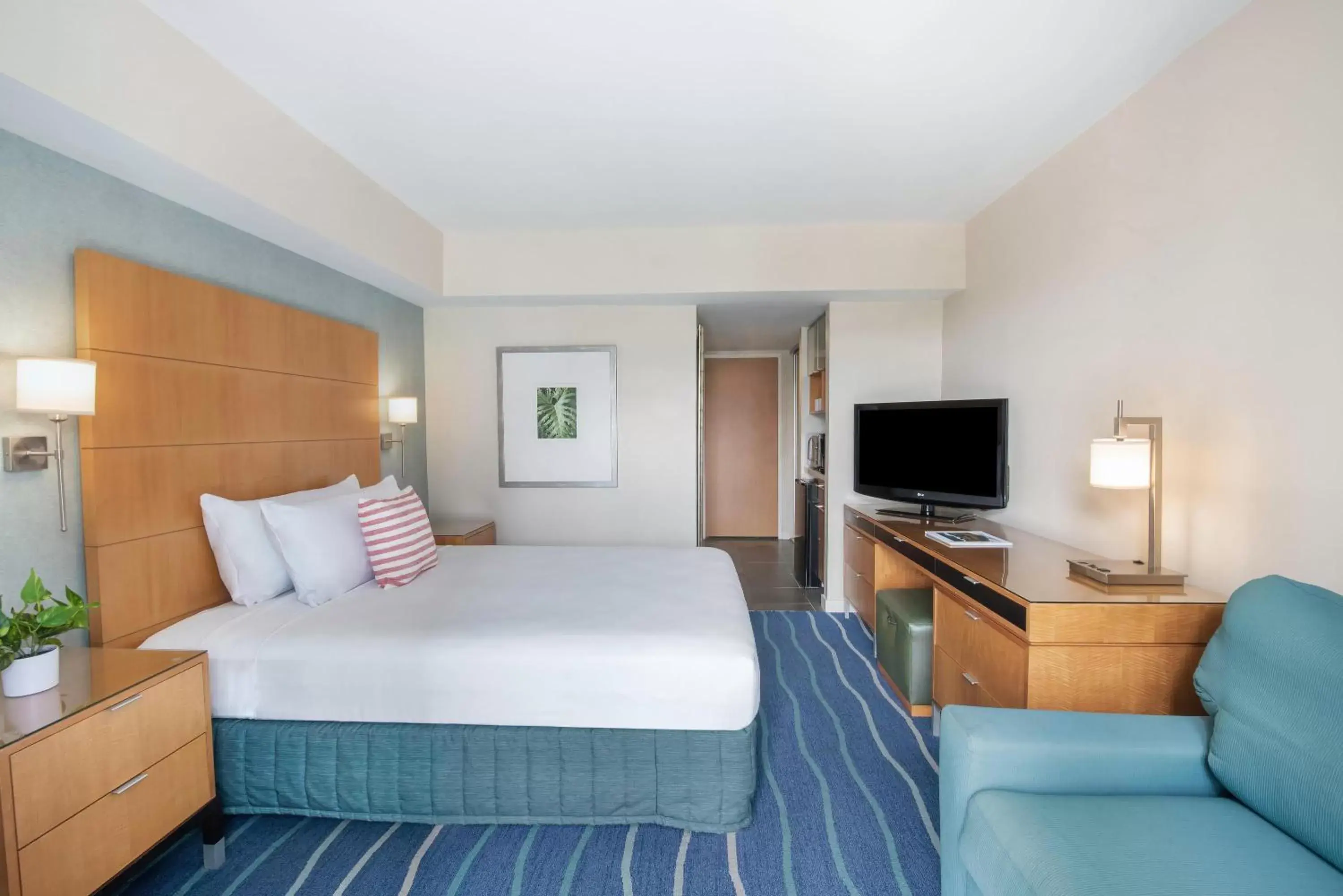 Bed in Ala Moana Hotel - Resort Fee Included