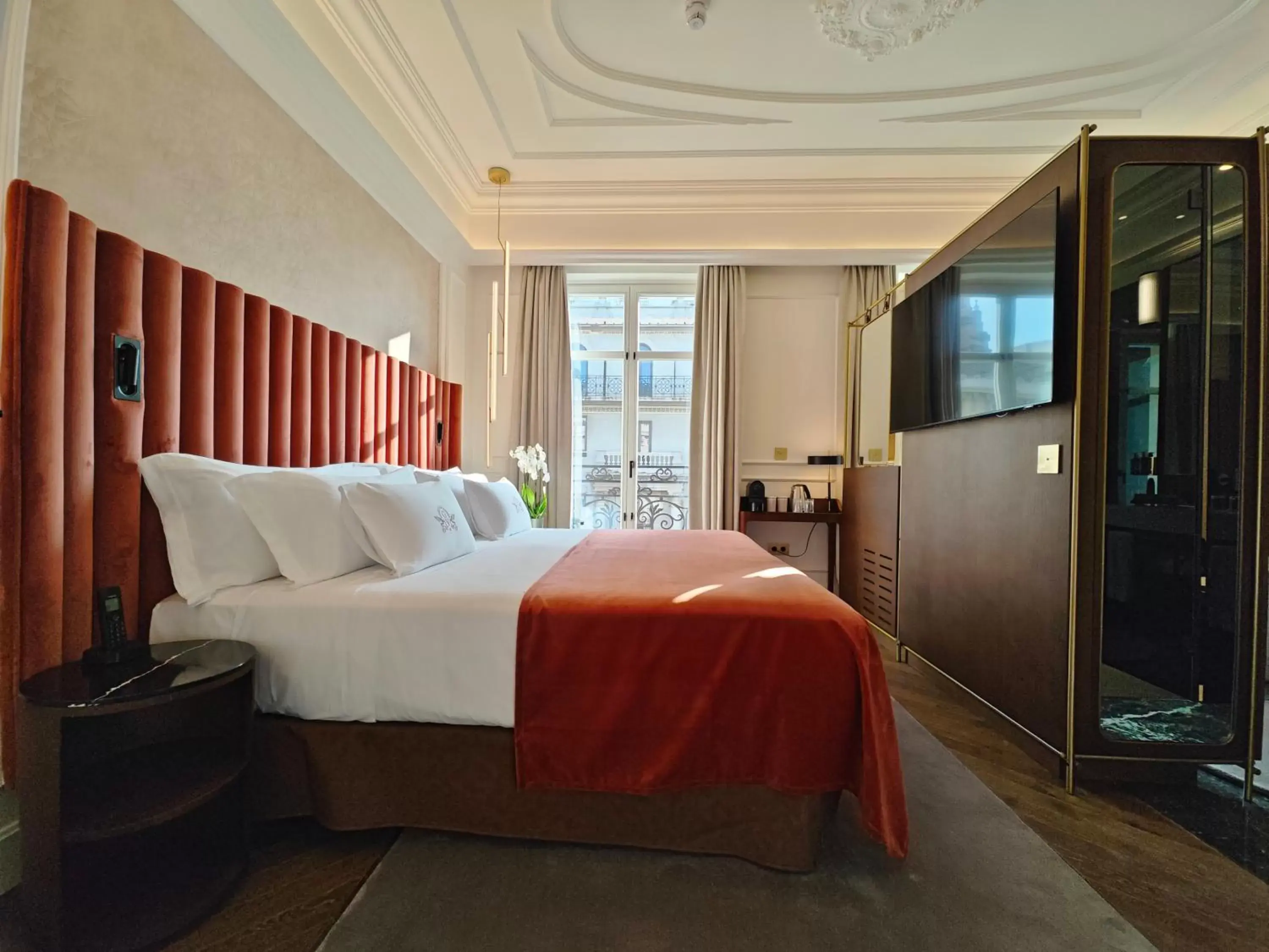 Bed in Palacio Gran Vía, a Royal Hideaway Hotel