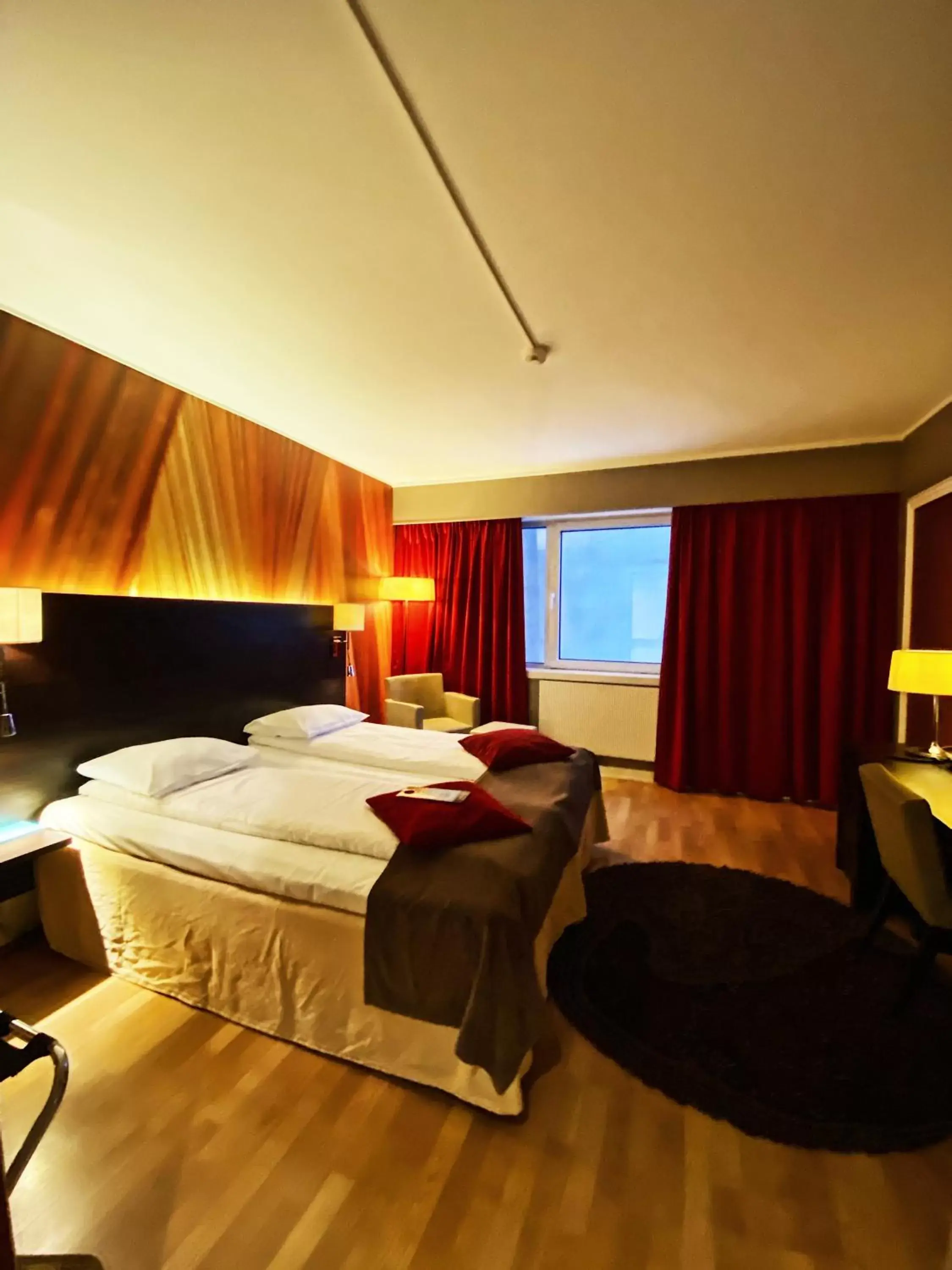 TV and multimedia, Bed in Quality Hotel Grand Royal