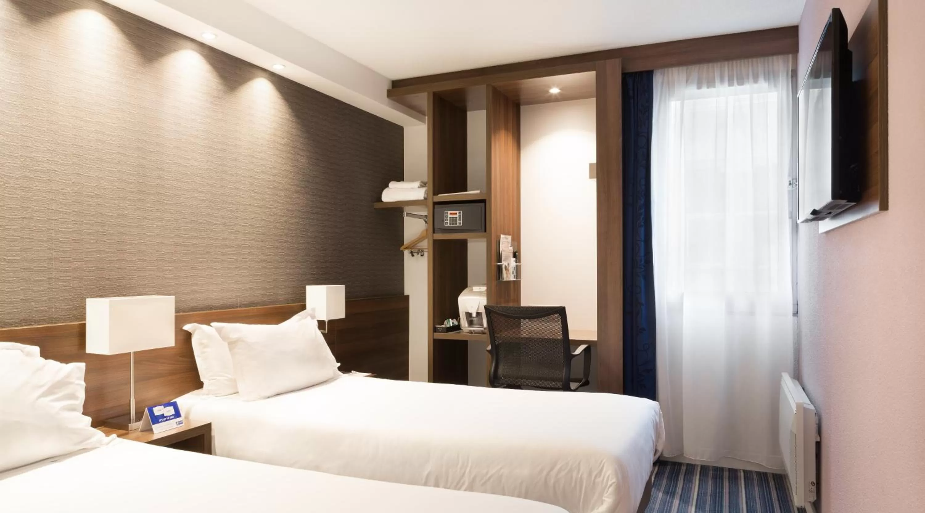 Twin Room - Non-Smoking in Holiday Inn Express Amiens, an IHG Hotel