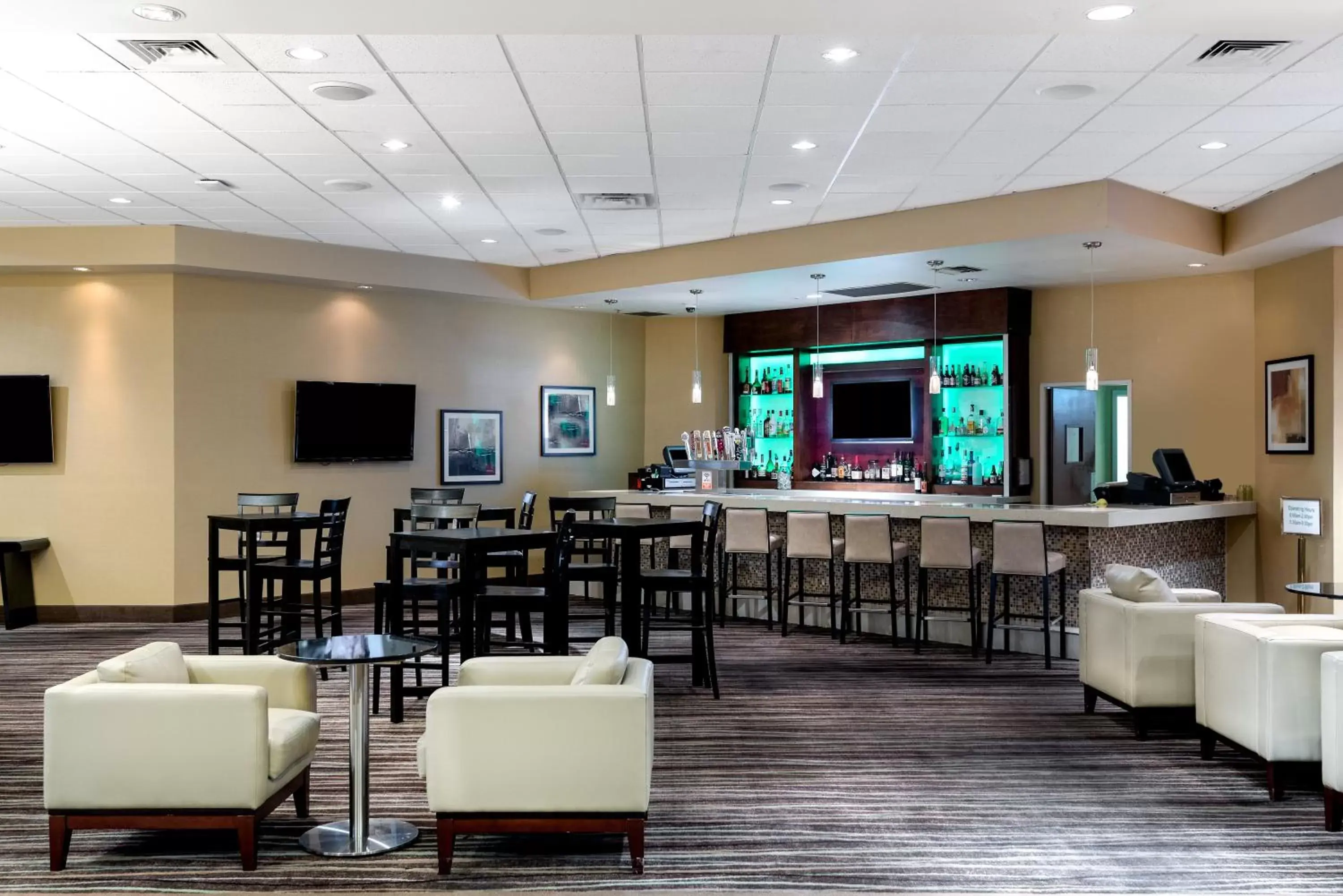 Lounge or bar, Restaurant/Places to Eat in Holiday Inn Los Angeles Gateway-Torrance, an IHG Hotel