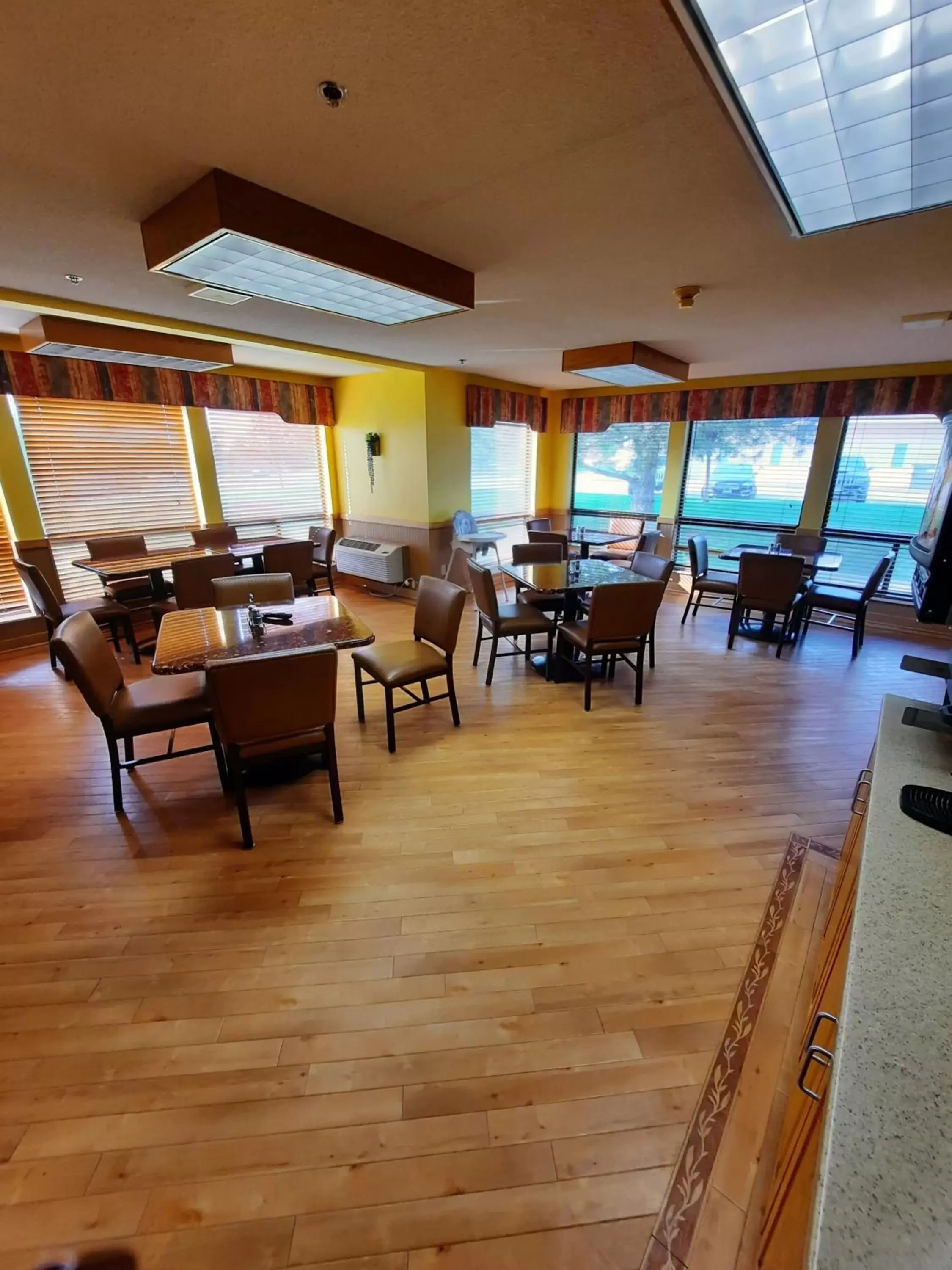 Breakfast in Horse Creek Inn Breakfast in Horse Creek Inn