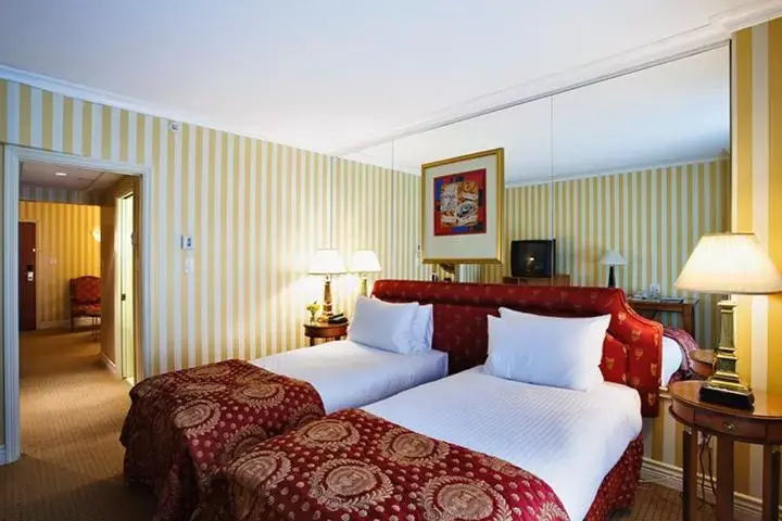 Photo of the whole room, Bed in Hotel Le Soleil by Executive Hotels