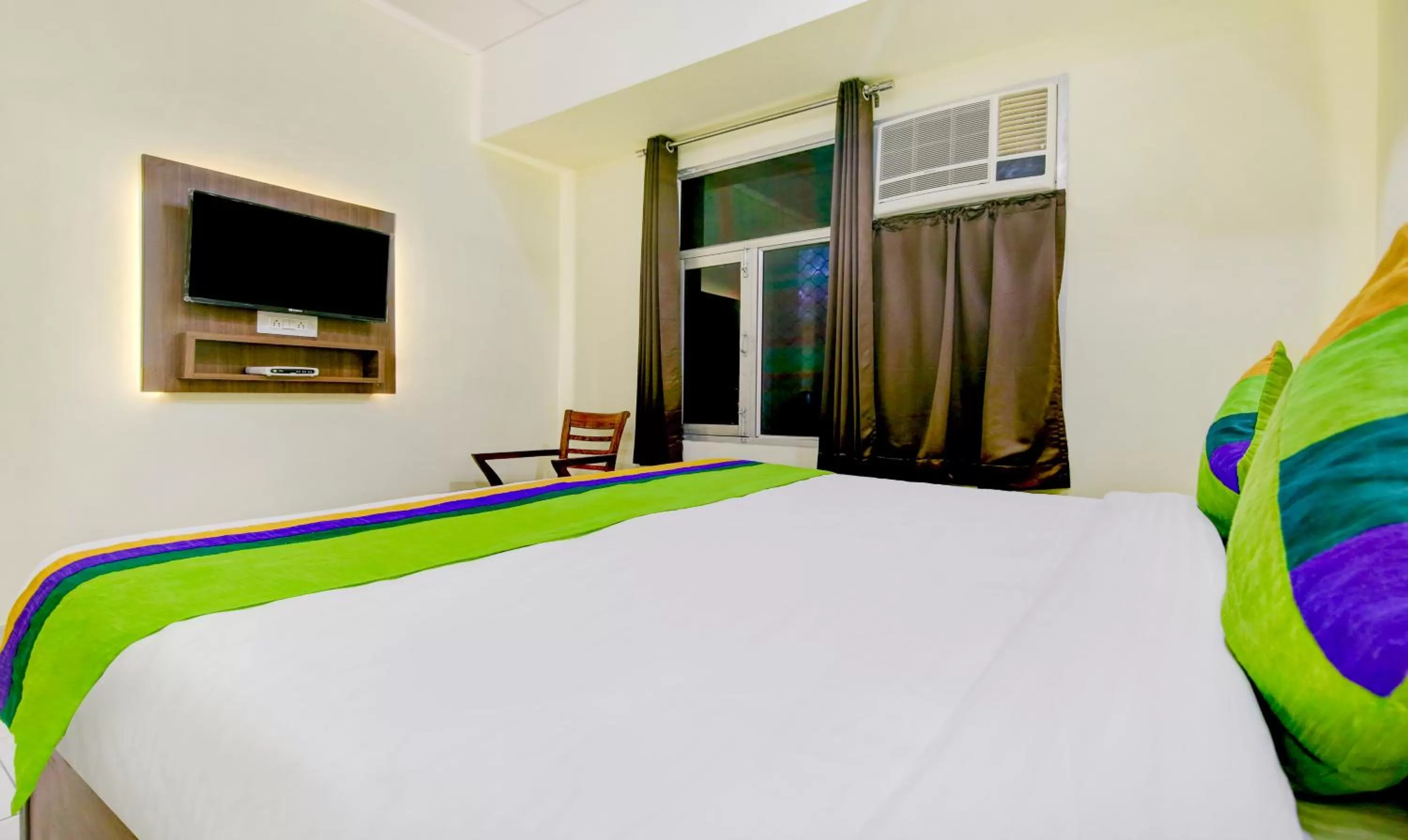 Bedroom, Bed in Itsy by Treebo - Oasis Inn