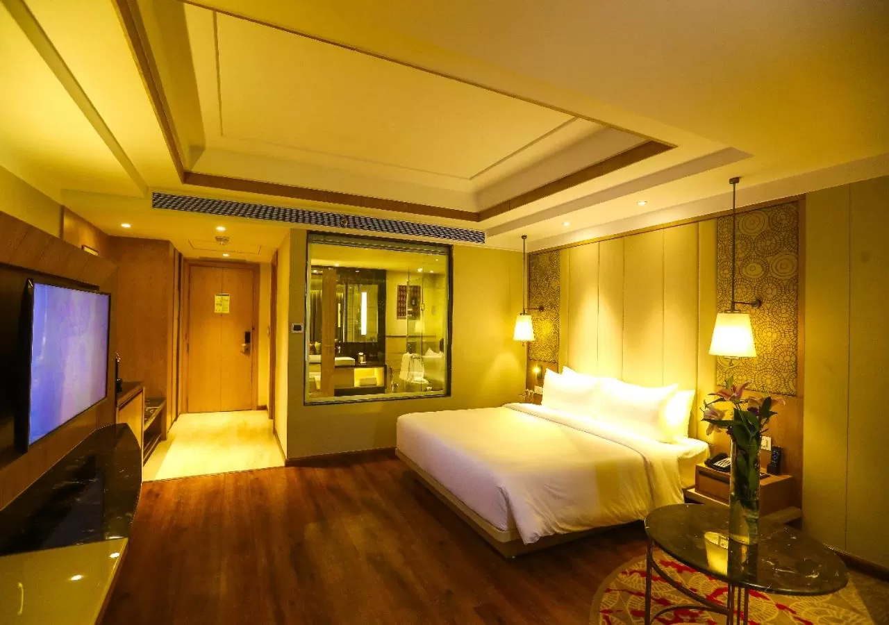 Photo of the whole room, Bed in Radisson Bhopal