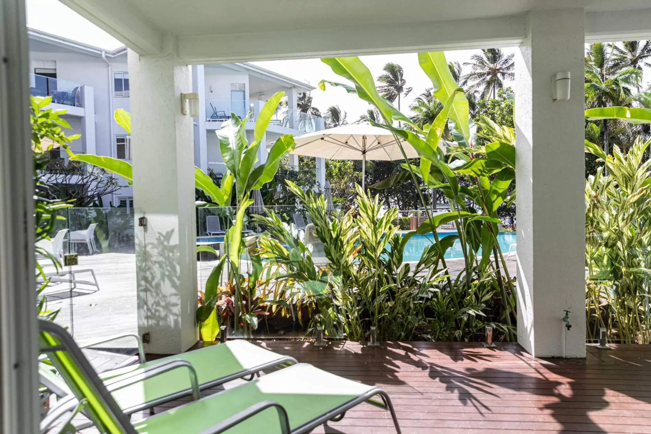 Deluxe Two-Bedroom Apartment with Pool Deck Access in Beaches Holiday Apartments - Official Onsite Reception & Check In Deluxe Two-Bedroom Apartment with Pool Deck Access in Beaches Holiday Apartments - Official Onsite Reception & Check In