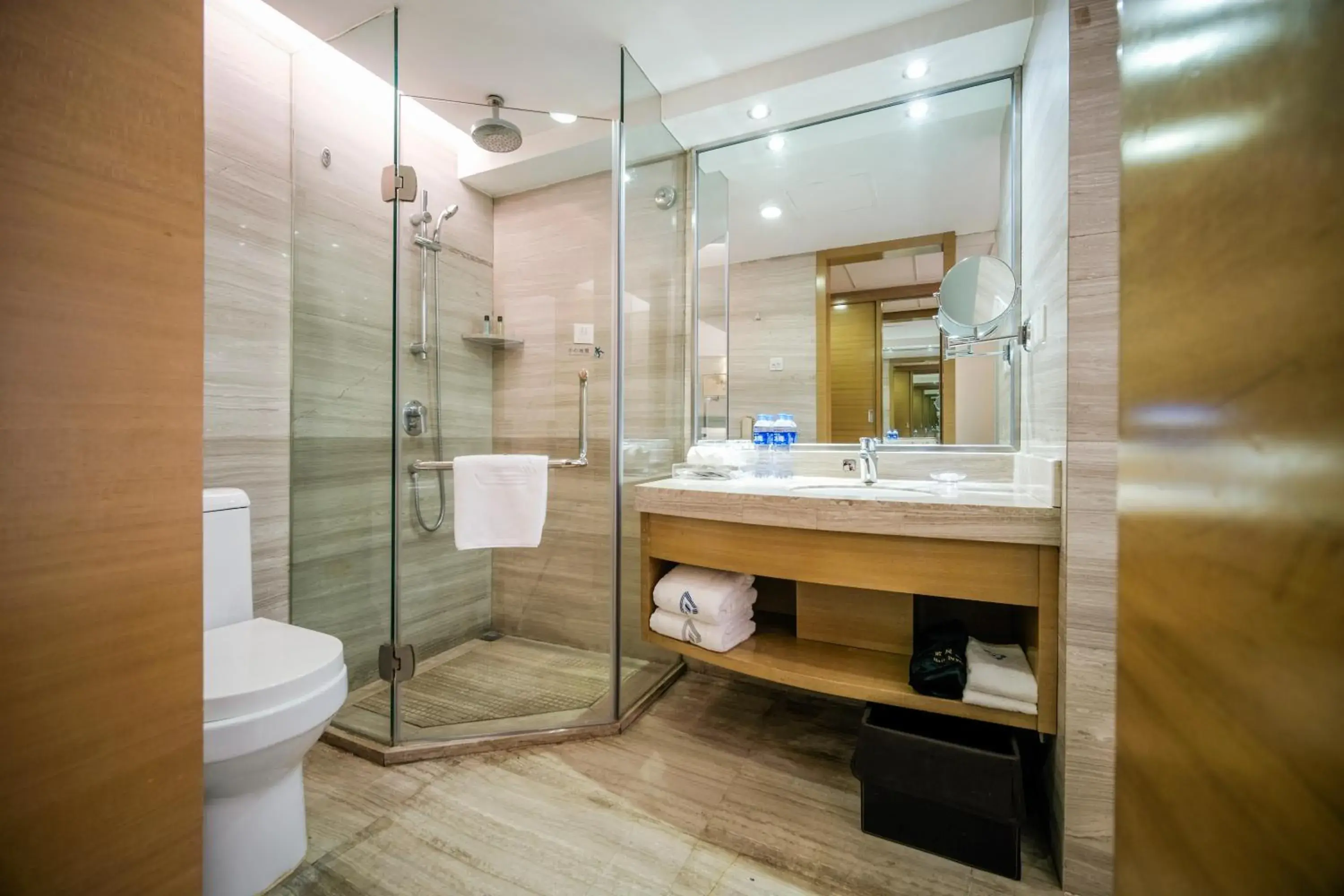 Bathroom in Grand Skylight Hotel Shenzhen (Huaqiang NorthBusiness Zone)