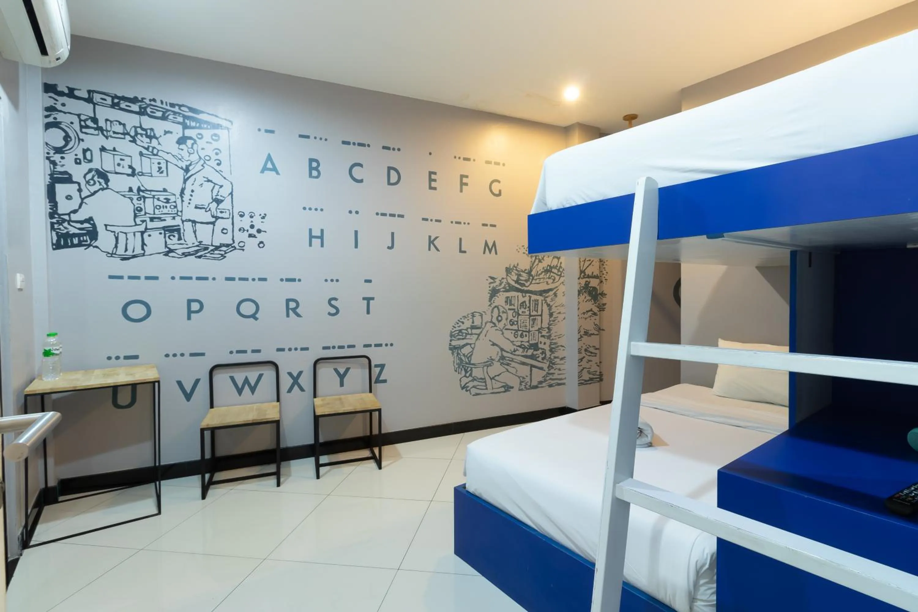 bunk bed, Bed in The Secret Service