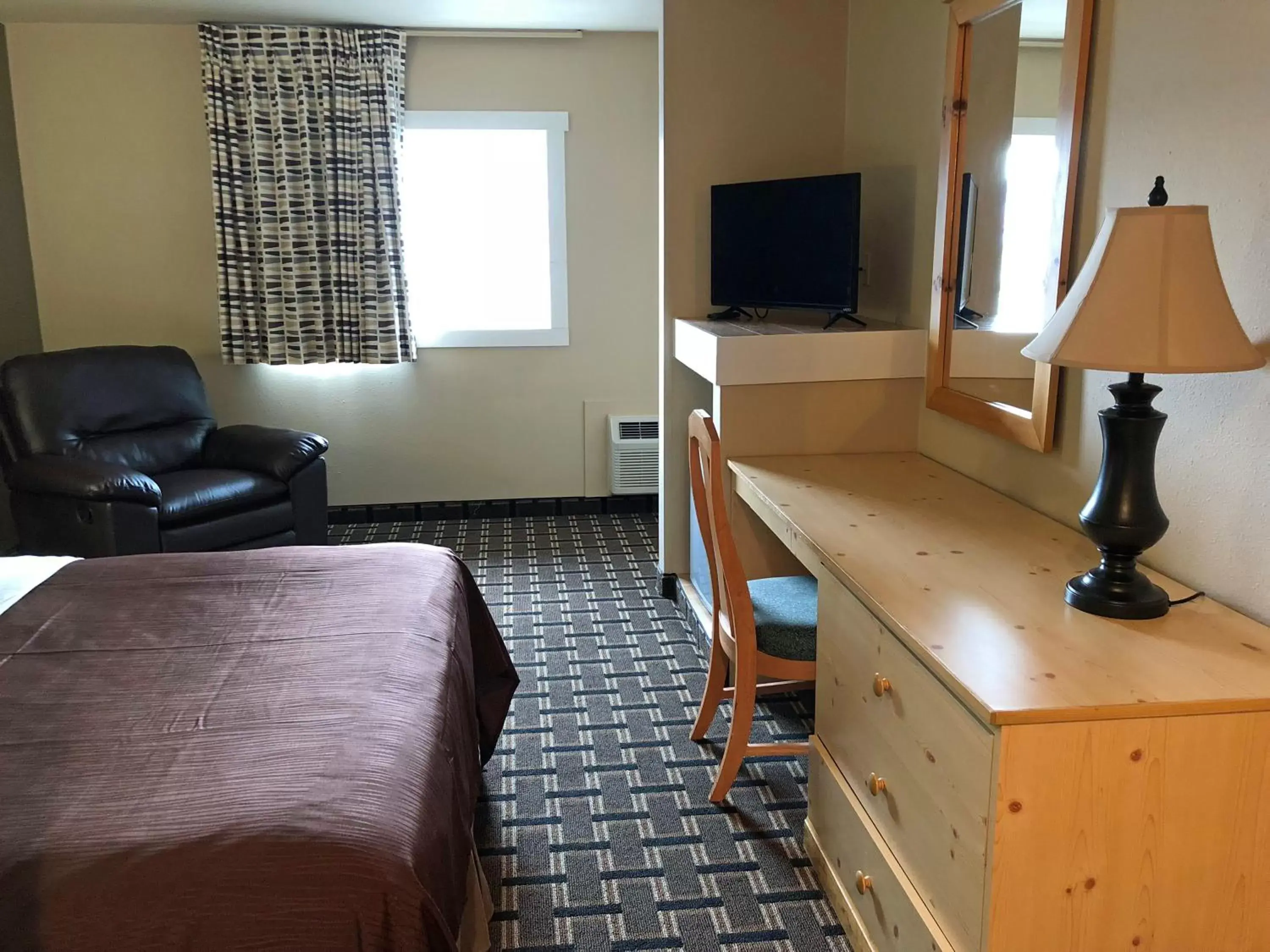 Photo of the whole room, Bed in FairBridge Inn - Coeur d'Alene Photo of the whole room, Bed in FairBridge Inn - Coeur d'Alene