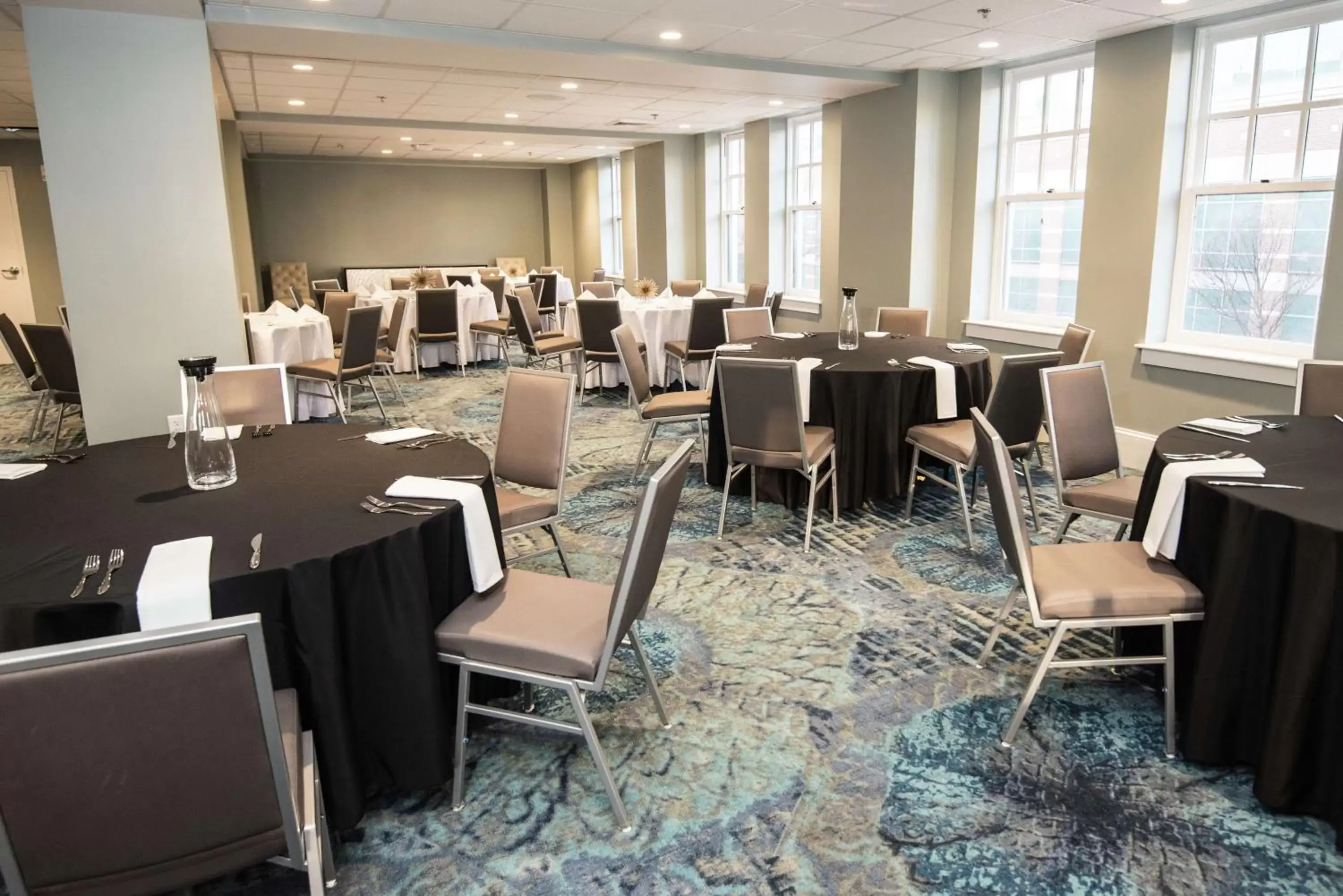 Meeting/conference room, Restaurant/Places to Eat in Redmont Hotel Birmingham - Curio Collection by Hilton