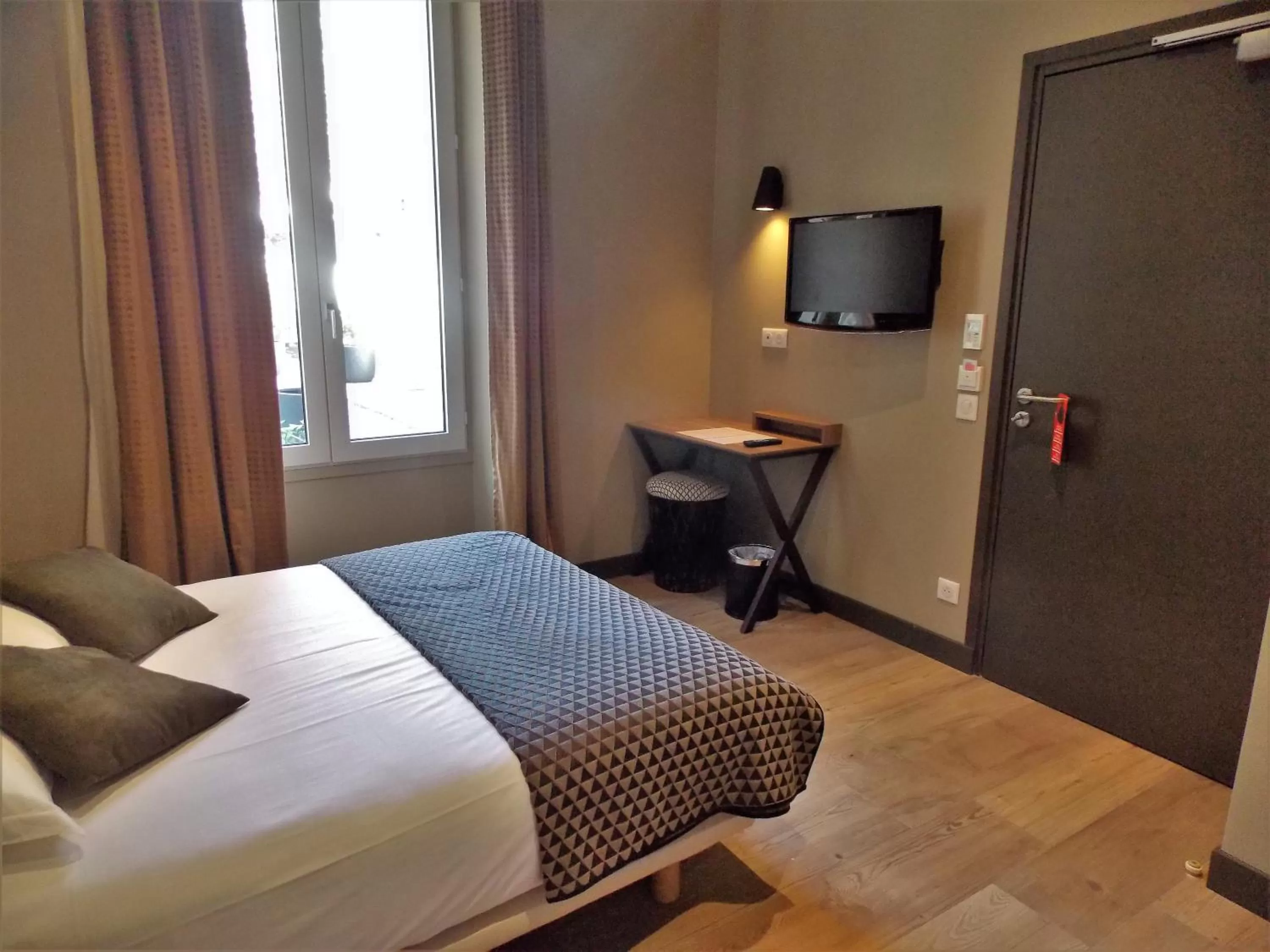 Bedroom, Bed in Excelsior Batignolles