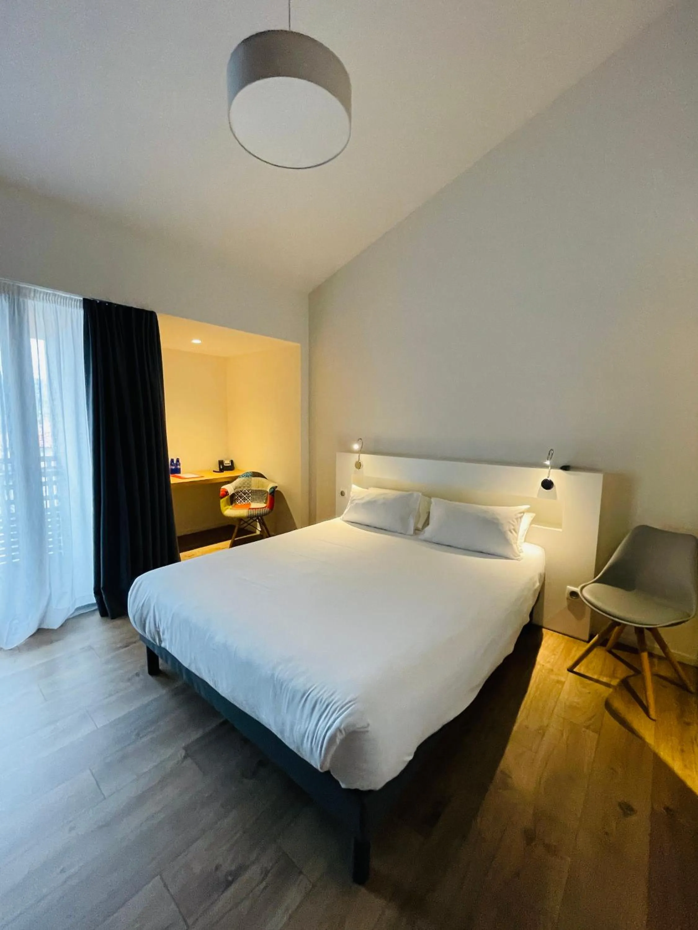 Bed in Hotel Restaurant Santiago