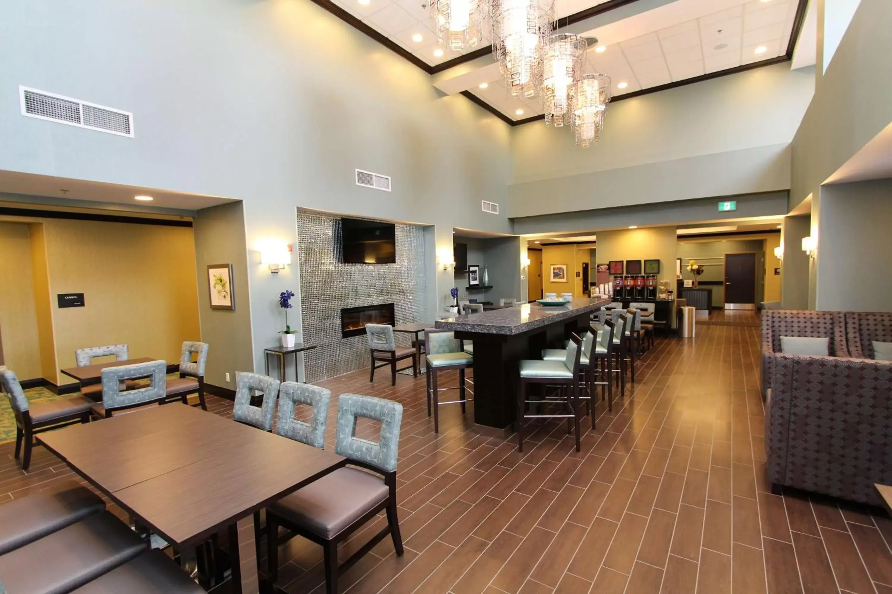 Lobby or reception, Restaurant/Places to Eat in Hampton Inn & Suites by Hilton St. John's Airport