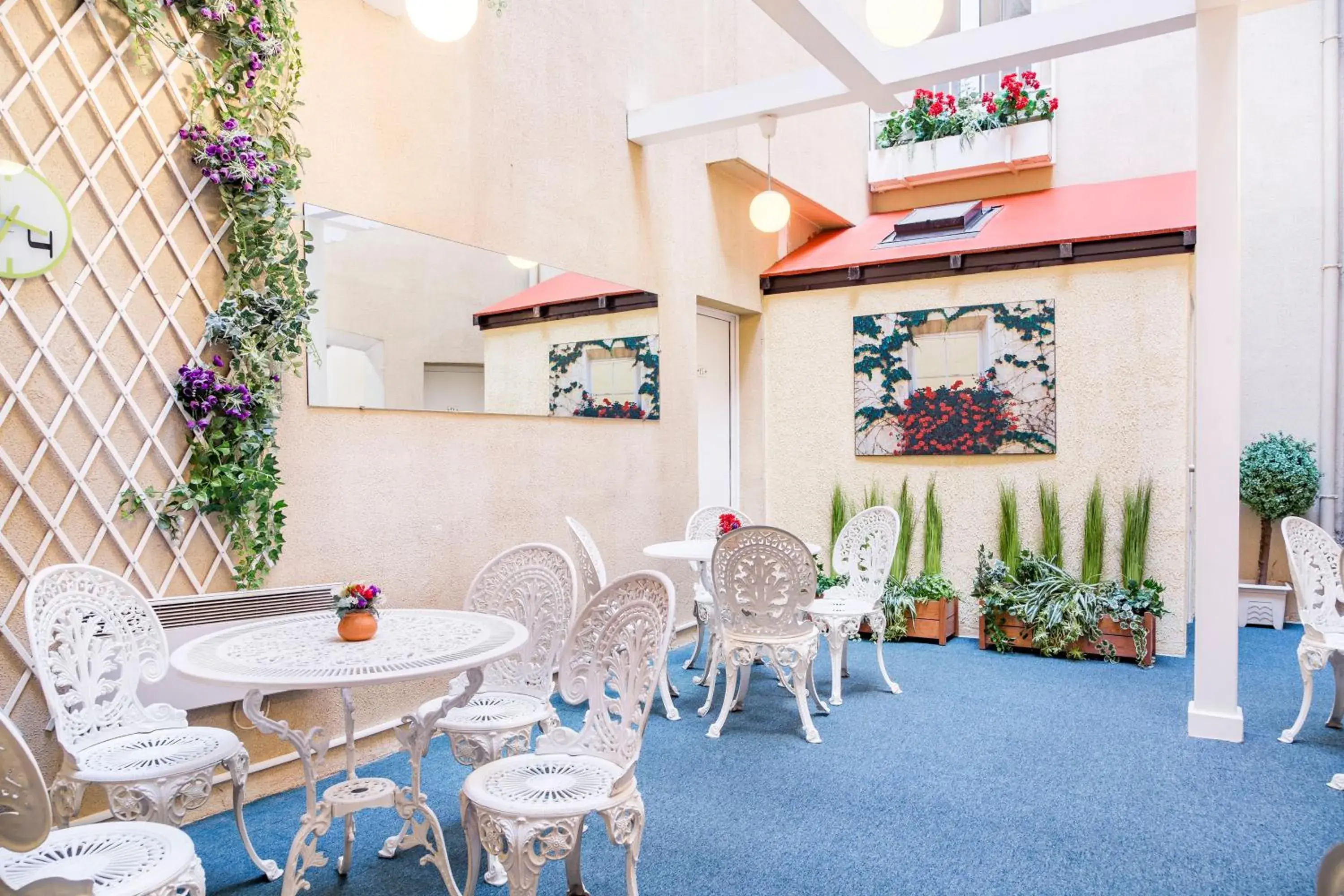 Property building in Hotel Des Arts Property building in Hotel Des Arts