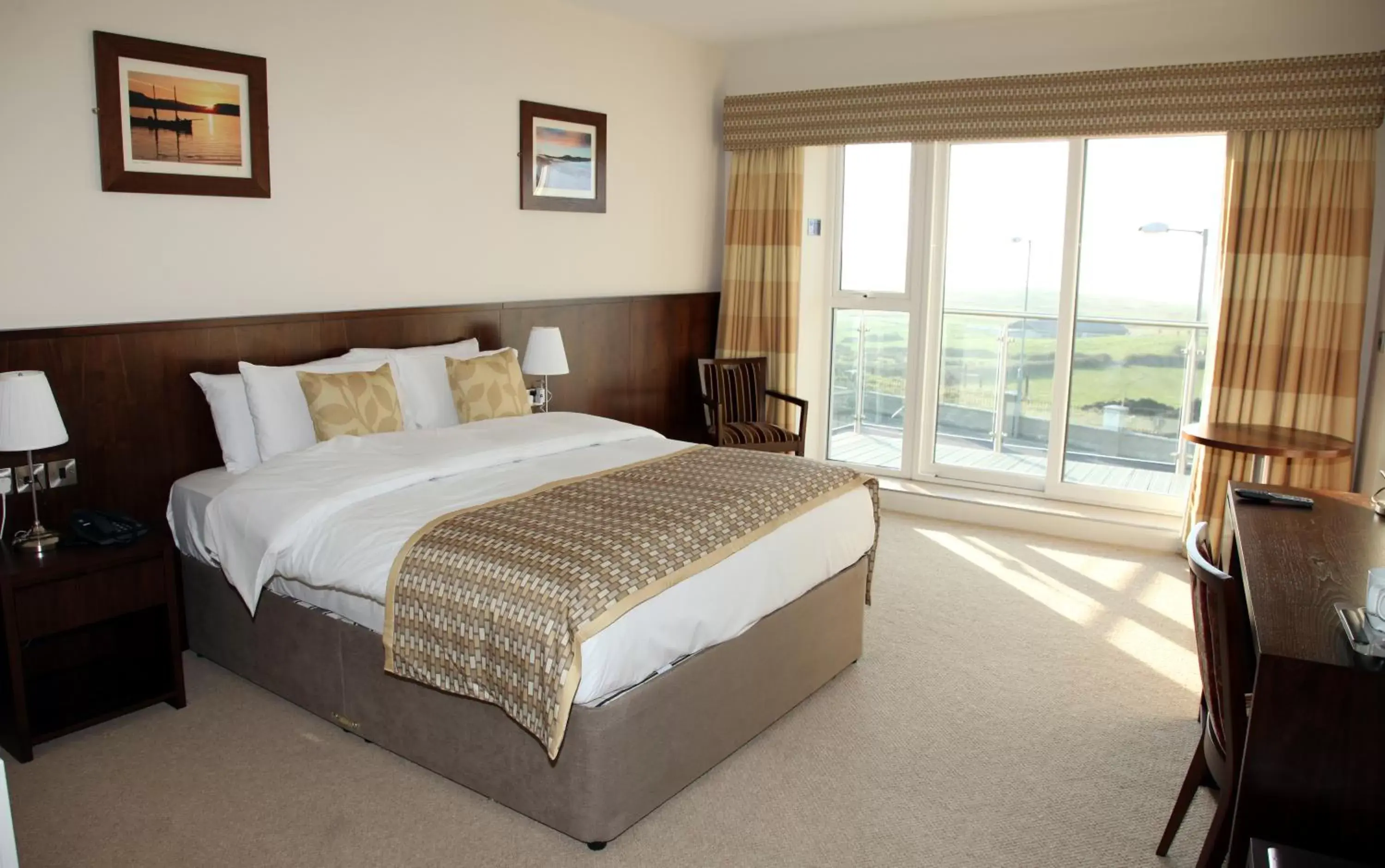 Day, Bed in Strandhill Lodge and Suites