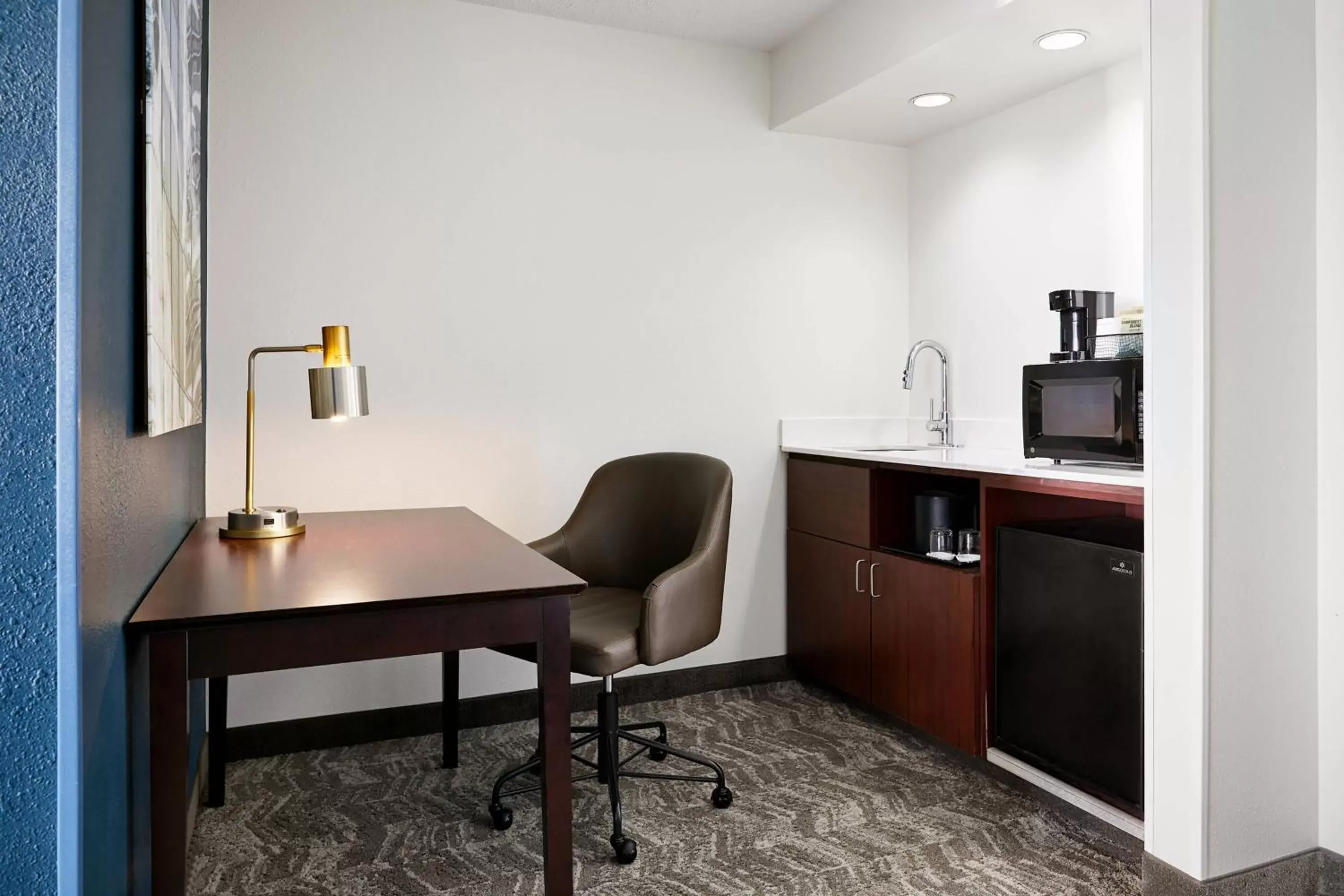 Kitchen or kitchenette, Kitchen/Kitchenette in SpringHill Suites by Marriott Richmond North/Glen Allen